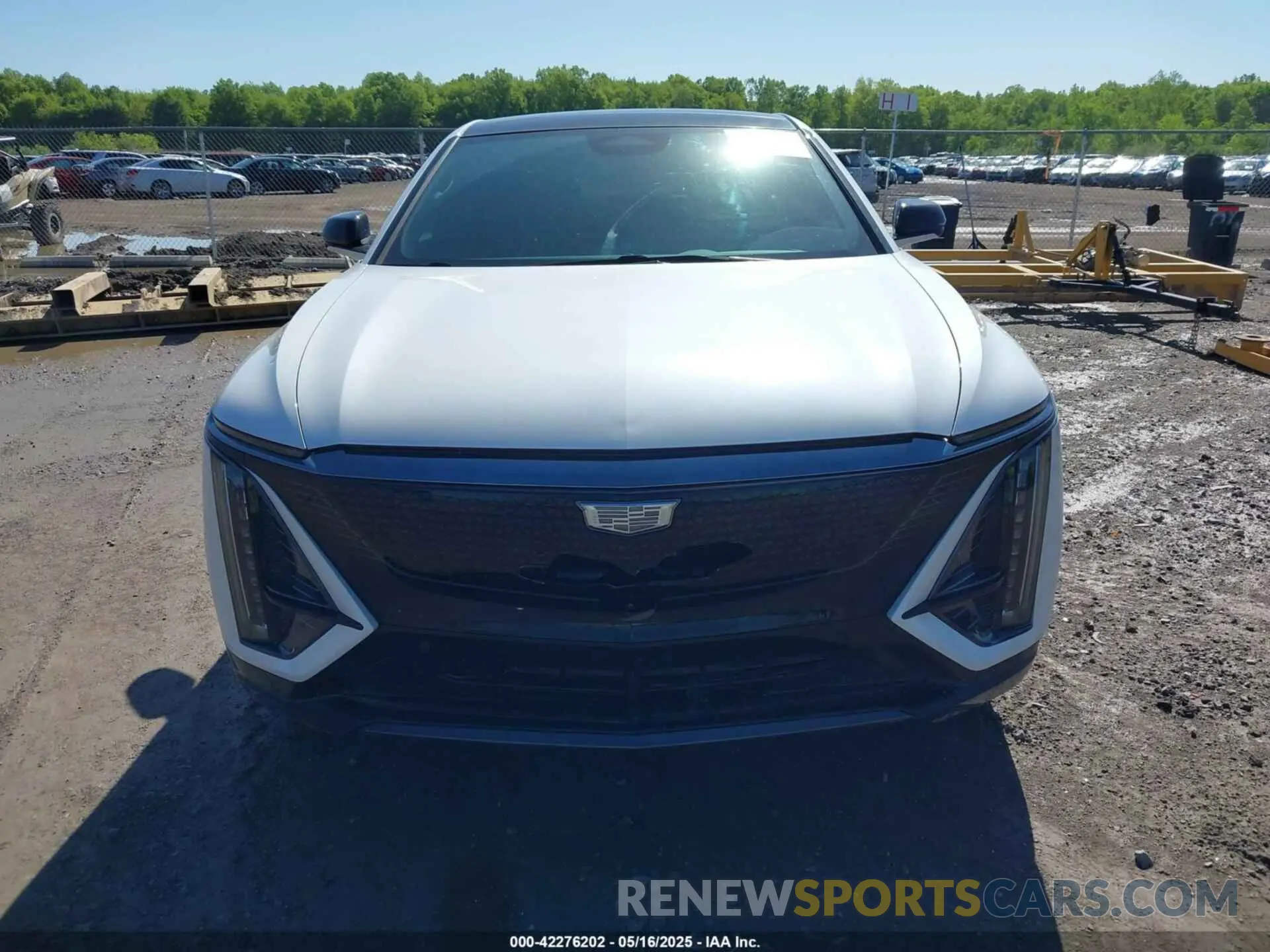 12 fotografías del automóvil dañado 1GYKPVRLXRZ111768 CADILLAC LYRIQ 2024