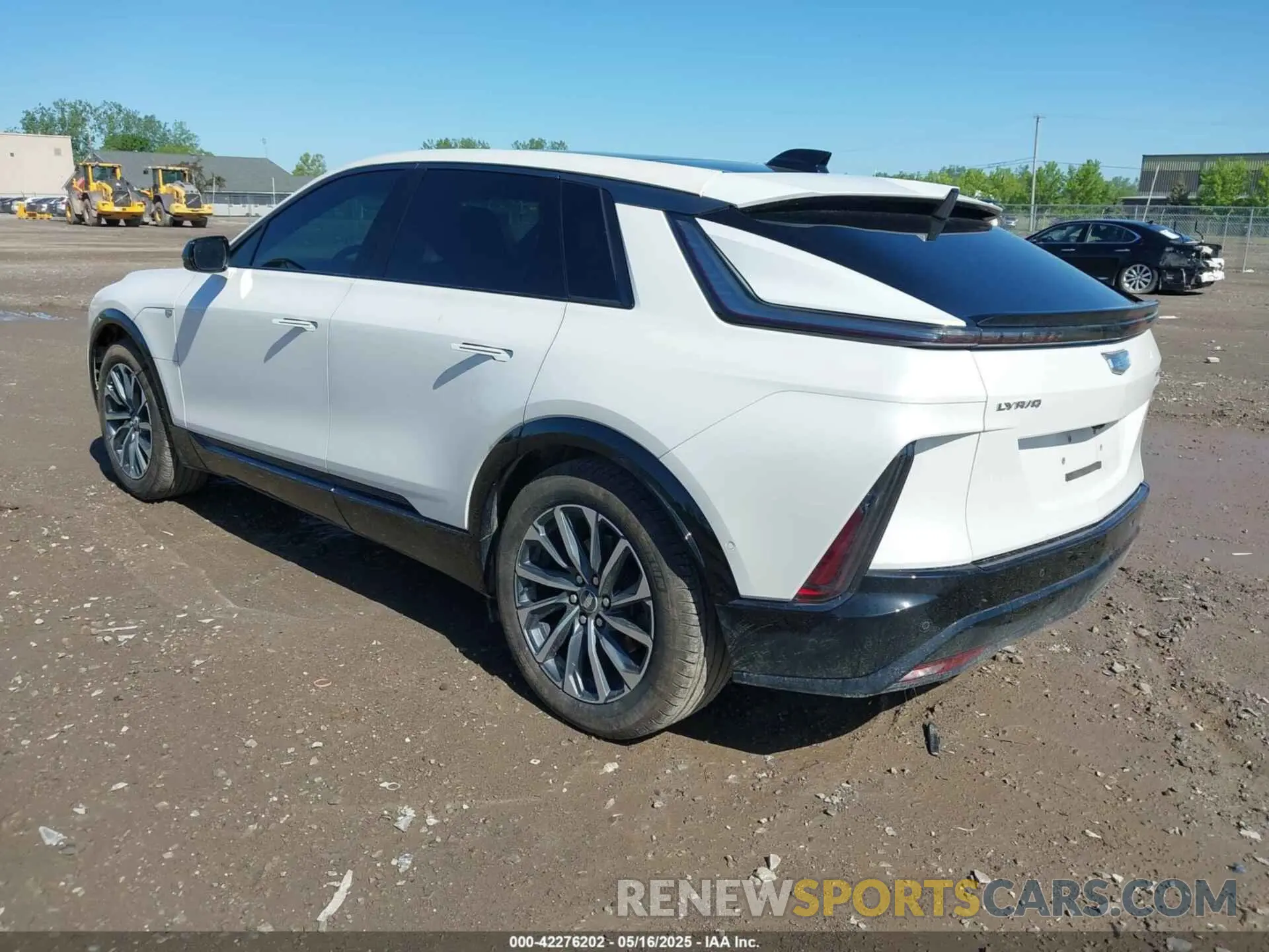 3 fotografías del automóvil dañado 1GYKPVRLXRZ111768 CADILLAC LYRIQ 2024