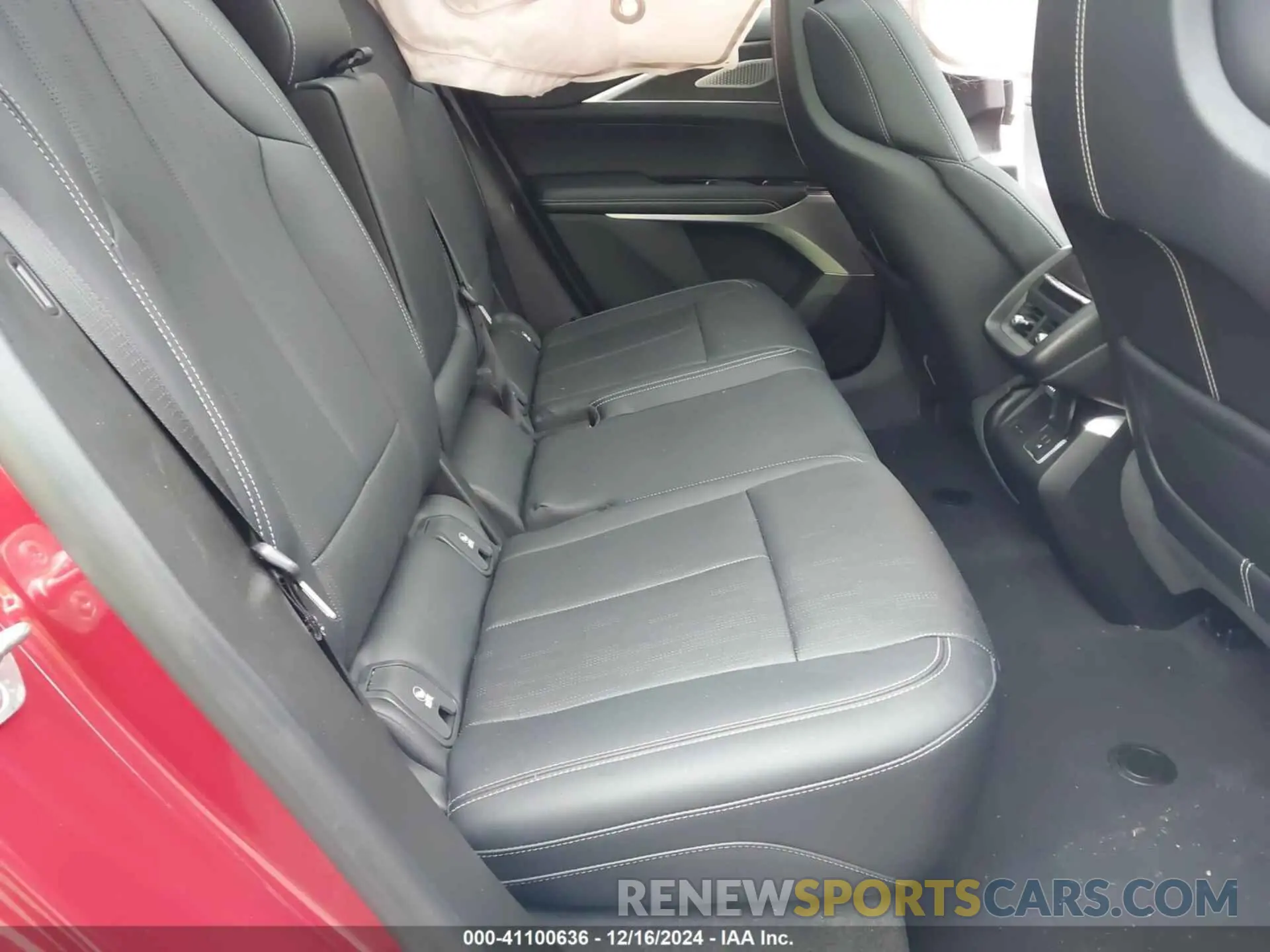 8 fotografías del automóvil dañado 1GYKPWRL2RZ136525 CADILLAC LYRIQ 2024