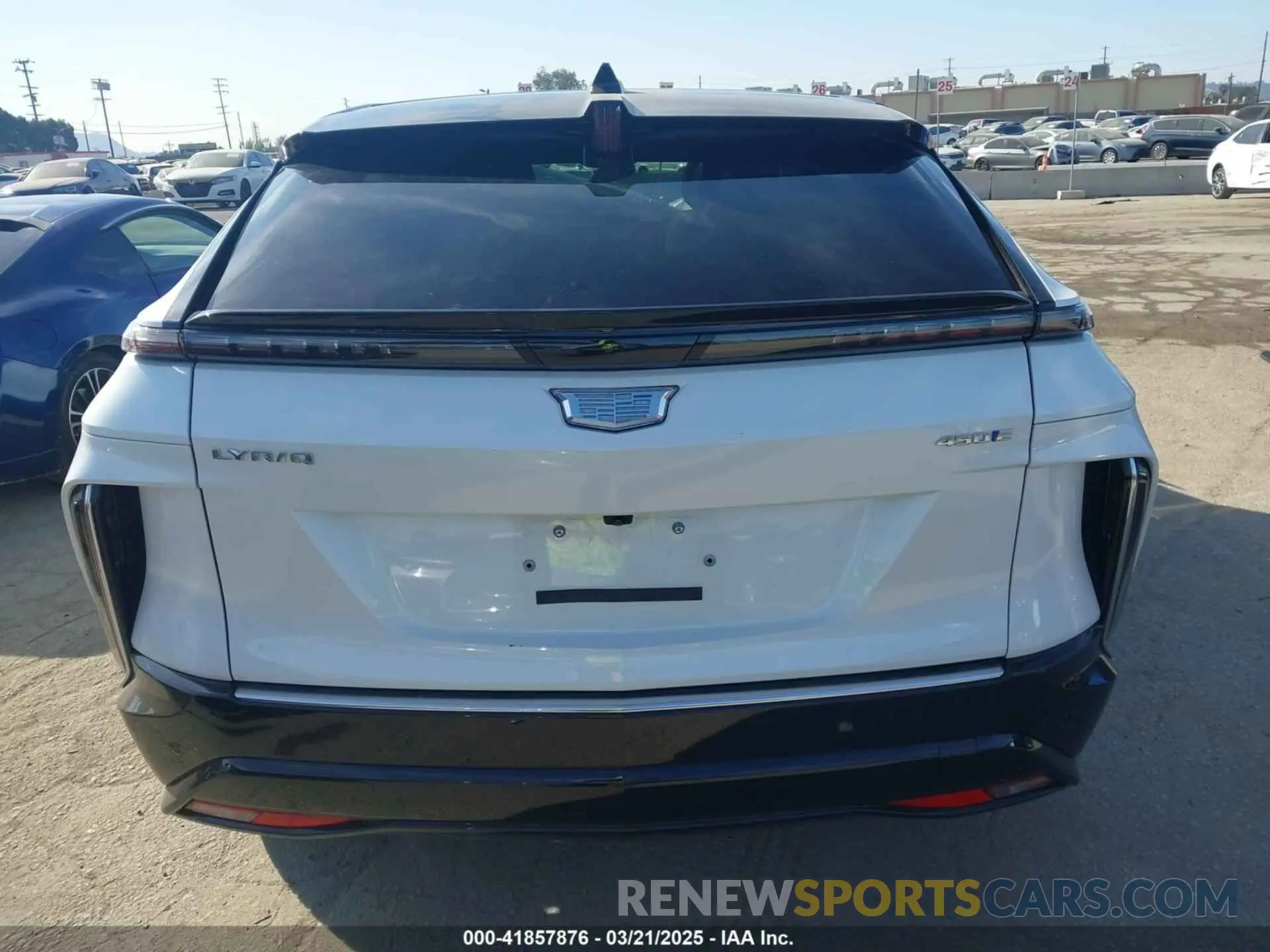 17 fotografías del automóvil dañado 1GYKPNRK4SZ301045 CADILLAC LYRIQ 2025