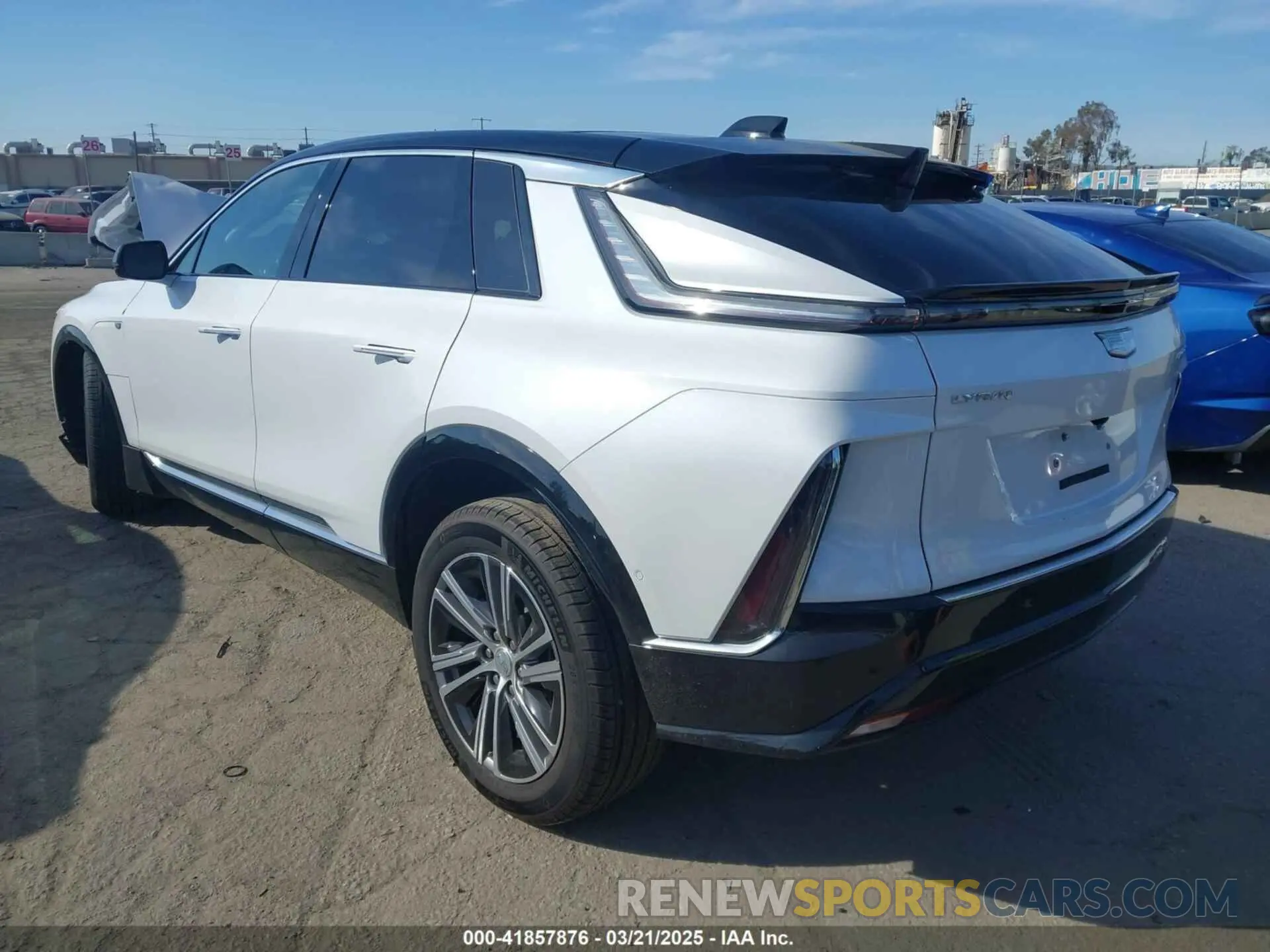 3 fotografías del automóvil dañado 1GYKPNRK4SZ301045 CADILLAC LYRIQ 2025