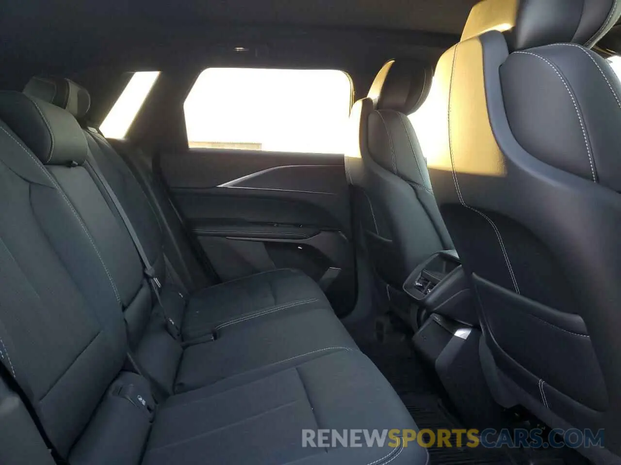 10 fotografías del automóvil dañado 1GYKPPRL9RZ125771 CADILLAC LYRIQ LUXU 2024