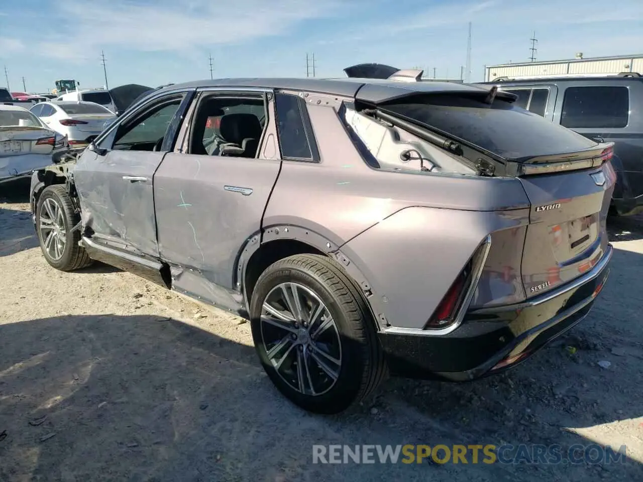 2 fotografías del automóvil dañado 1GYKPRRK3RZ118608 CADILLAC LYRIQ LUXU 2024