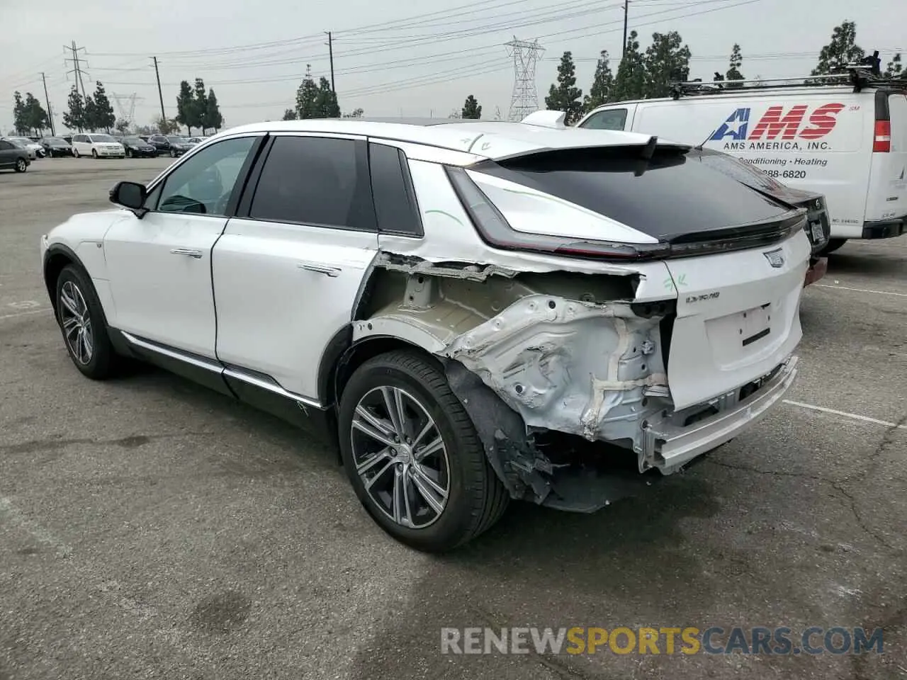 2 fotografías del automóvil dañado 1GYKPRRL7RZ116949 CADILLAC LYRIQ LUXU 2024