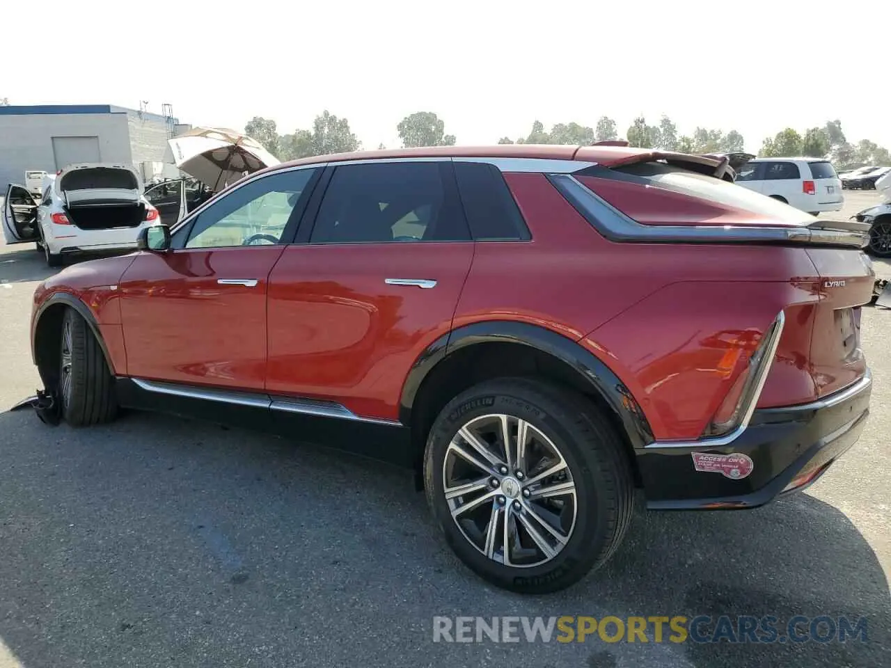 2 fotografías del automóvil dañado 1GYKPRRL7RZ119219 CADILLAC LYRIQ LUXU 2024