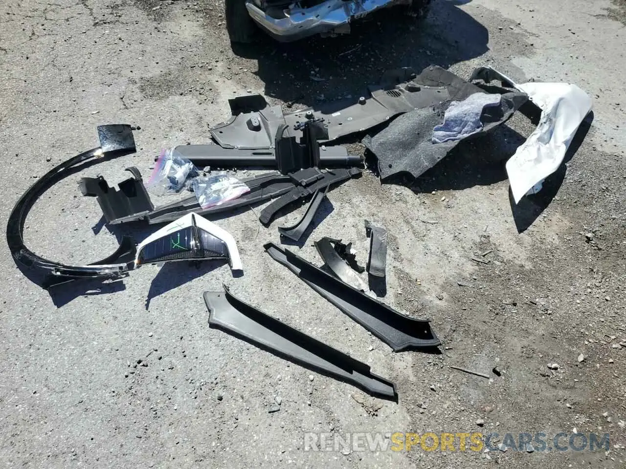 13 fotografías del automóvil dañado 1GYKPYRL1SZ301255 CADILLAC LYRIQ SPOR 2025