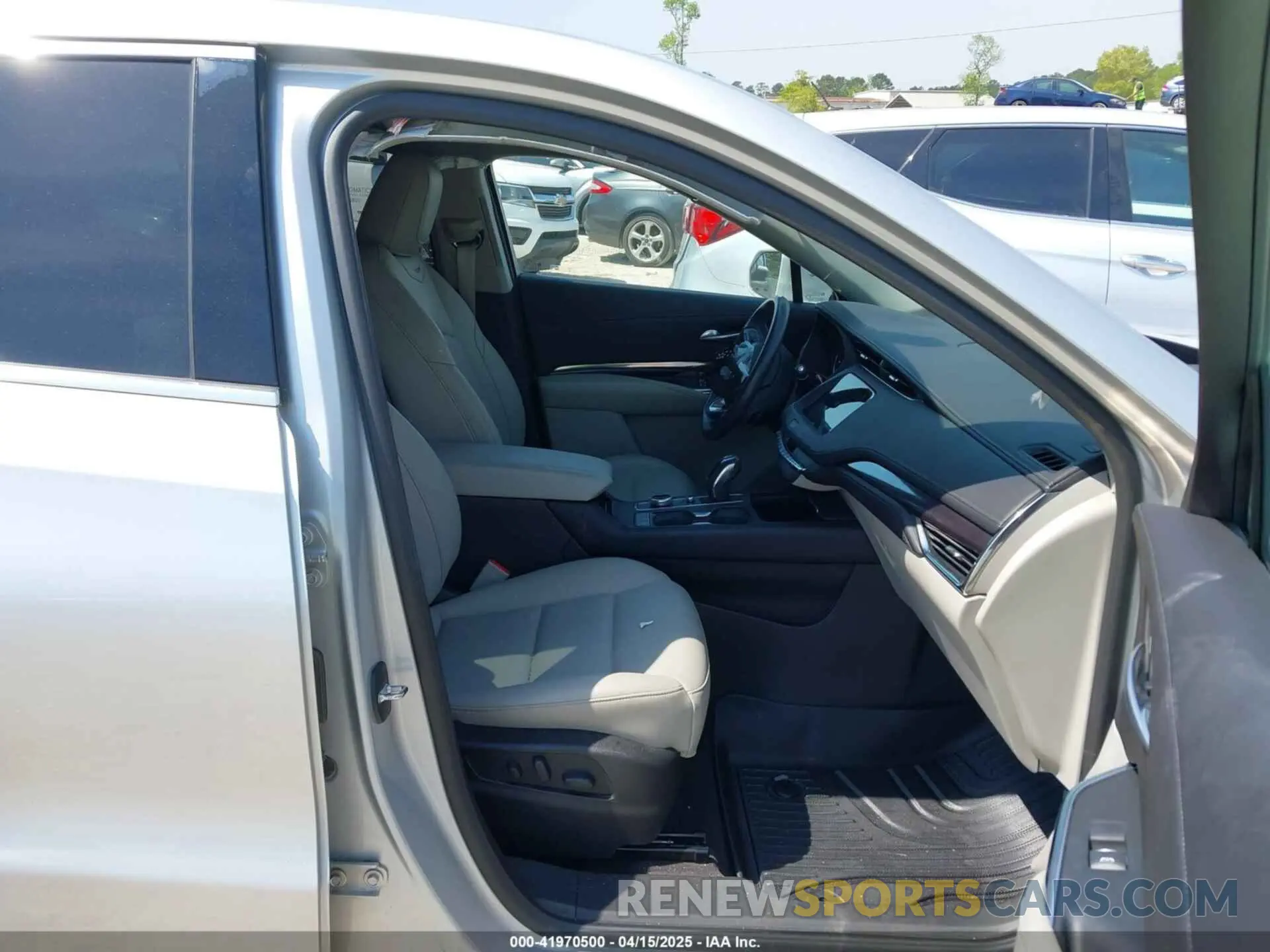 5 fotografías del automóvil dañado 1GYAZAR43KF211662 CADILLAC XT4 2019