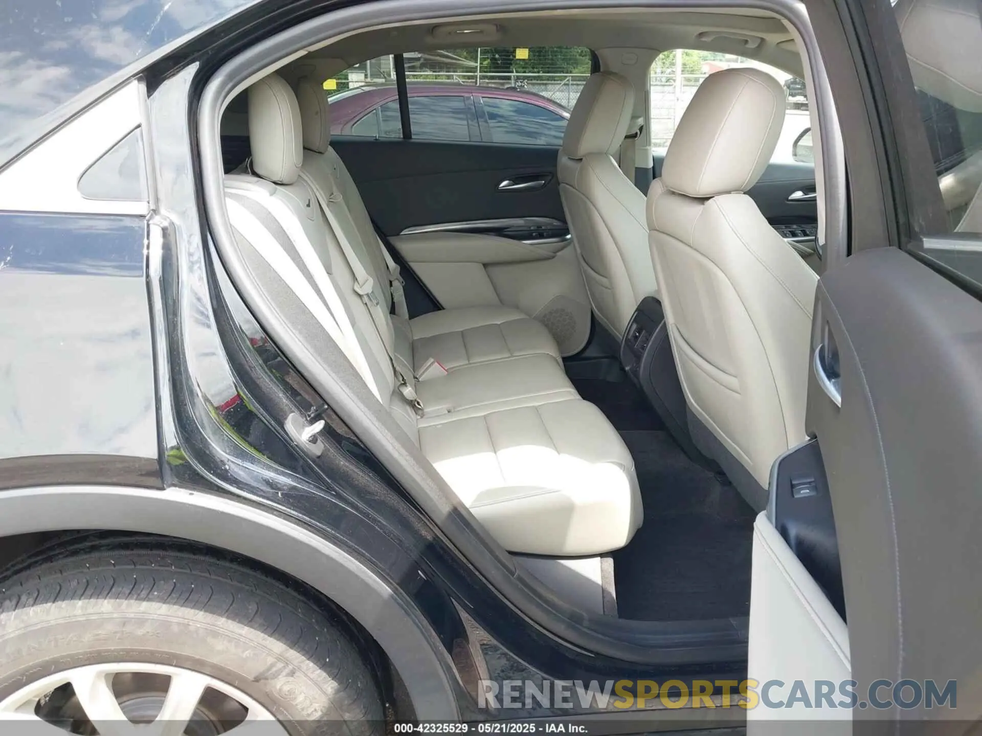 8 fotografías del automóvil dañado 1GYFZBR41KF150209 CADILLAC XT4 2019