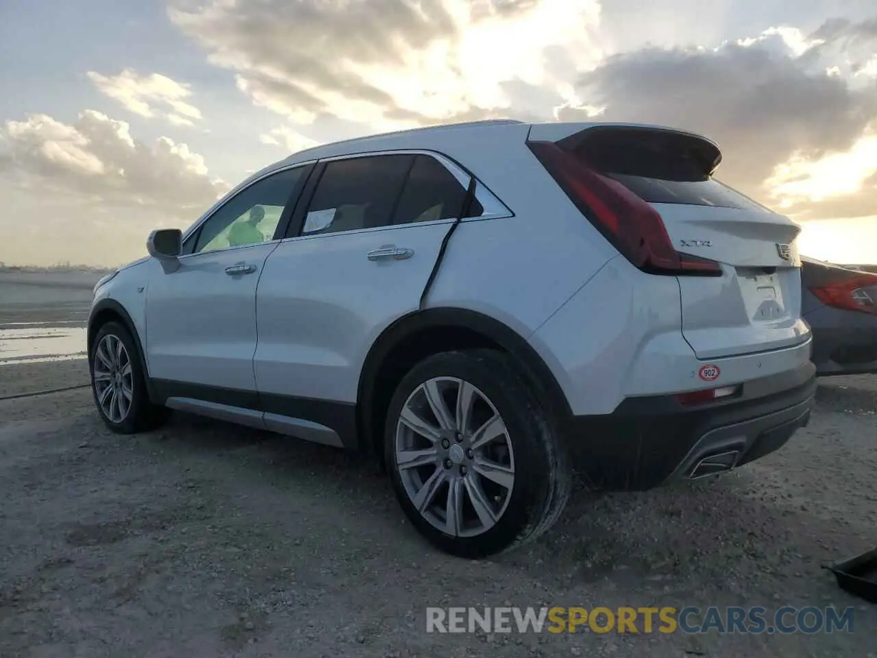 2 fotografías del automóvil dañado 1GYFZCR48KF206877 CADILLAC XT4 2019
