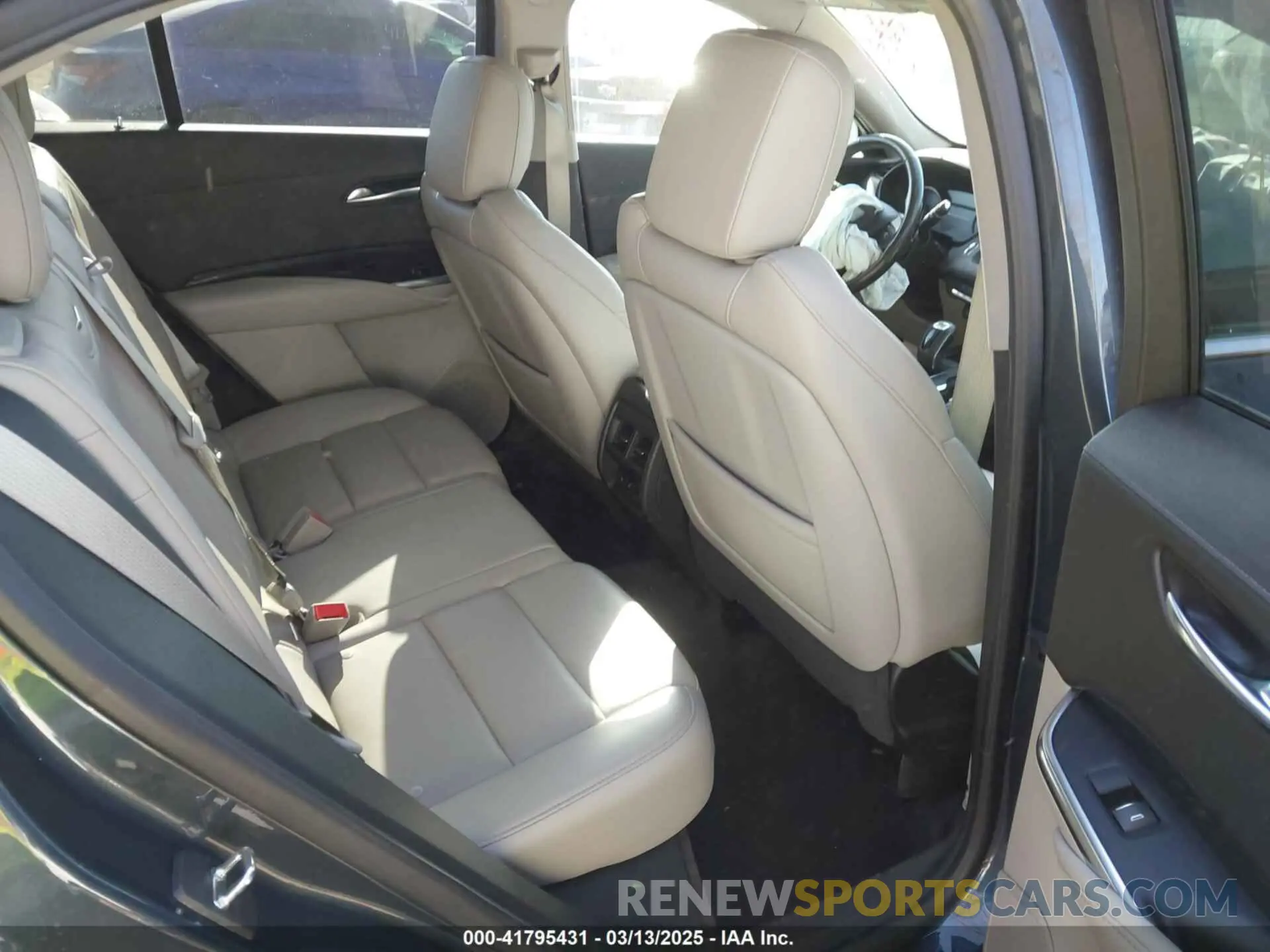 8 fotografías del automóvil dañado 1GYFZDR44KF197830 CADILLAC XT4 2019