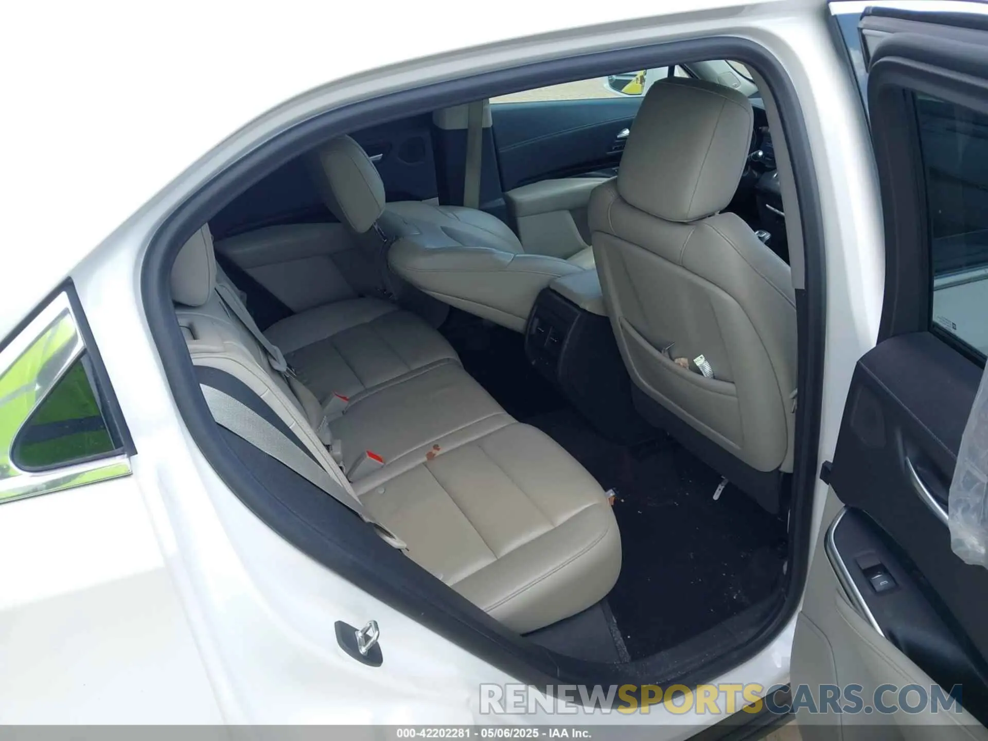 8 fotografías del automóvil dañado 1GYFZDR48KF131619 CADILLAC XT4 2019
