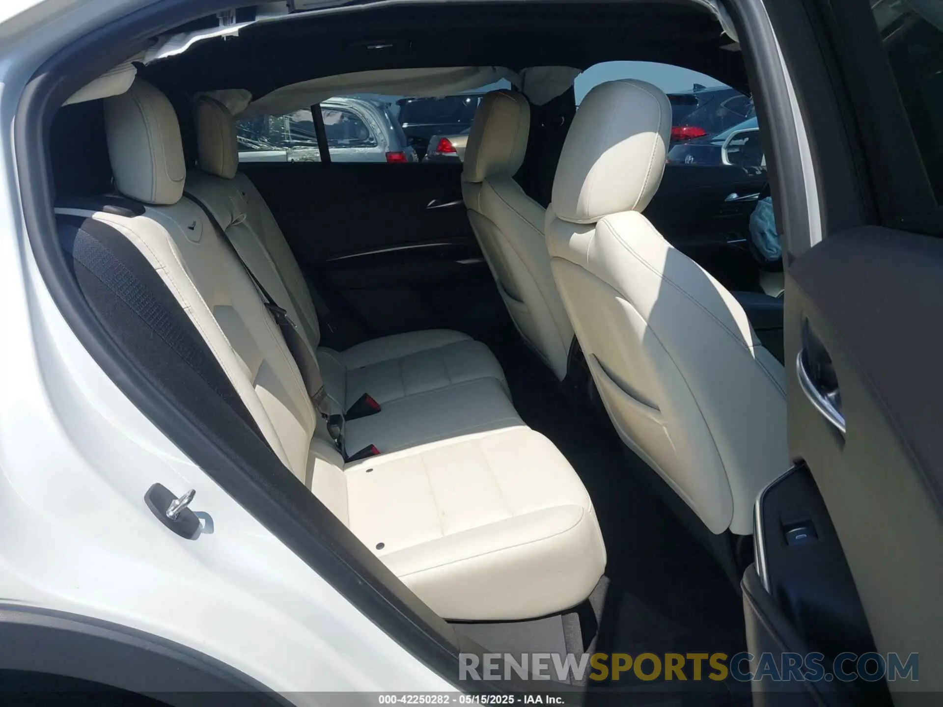 8 fotografías del automóvil dañado 1GYFZER40KF163373 CADILLAC XT4 2019
