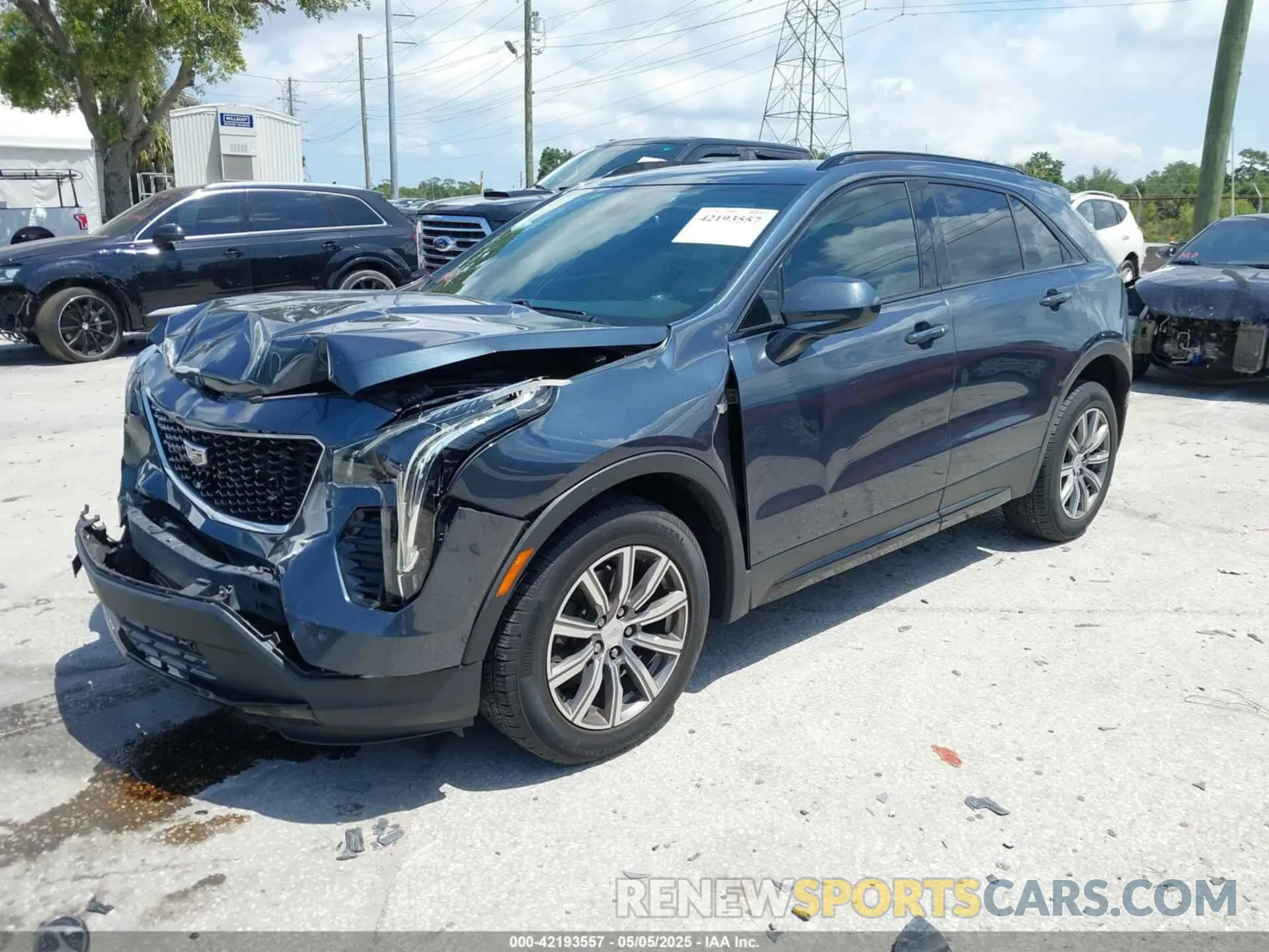 2 fotografías del automóvil dañado 1GYFZER42KF107032 CADILLAC XT4 2019