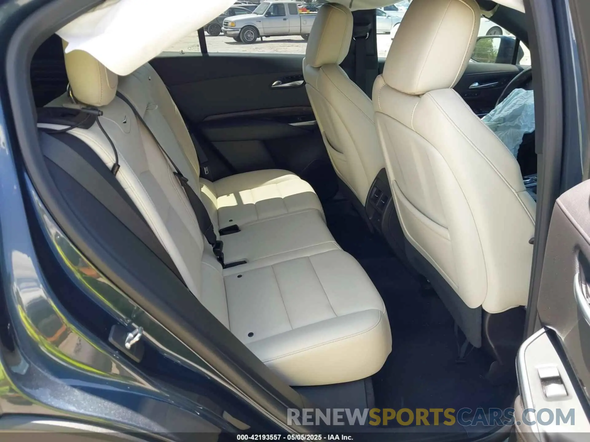8 fotografías del automóvil dañado 1GYFZER42KF107032 CADILLAC XT4 2019
