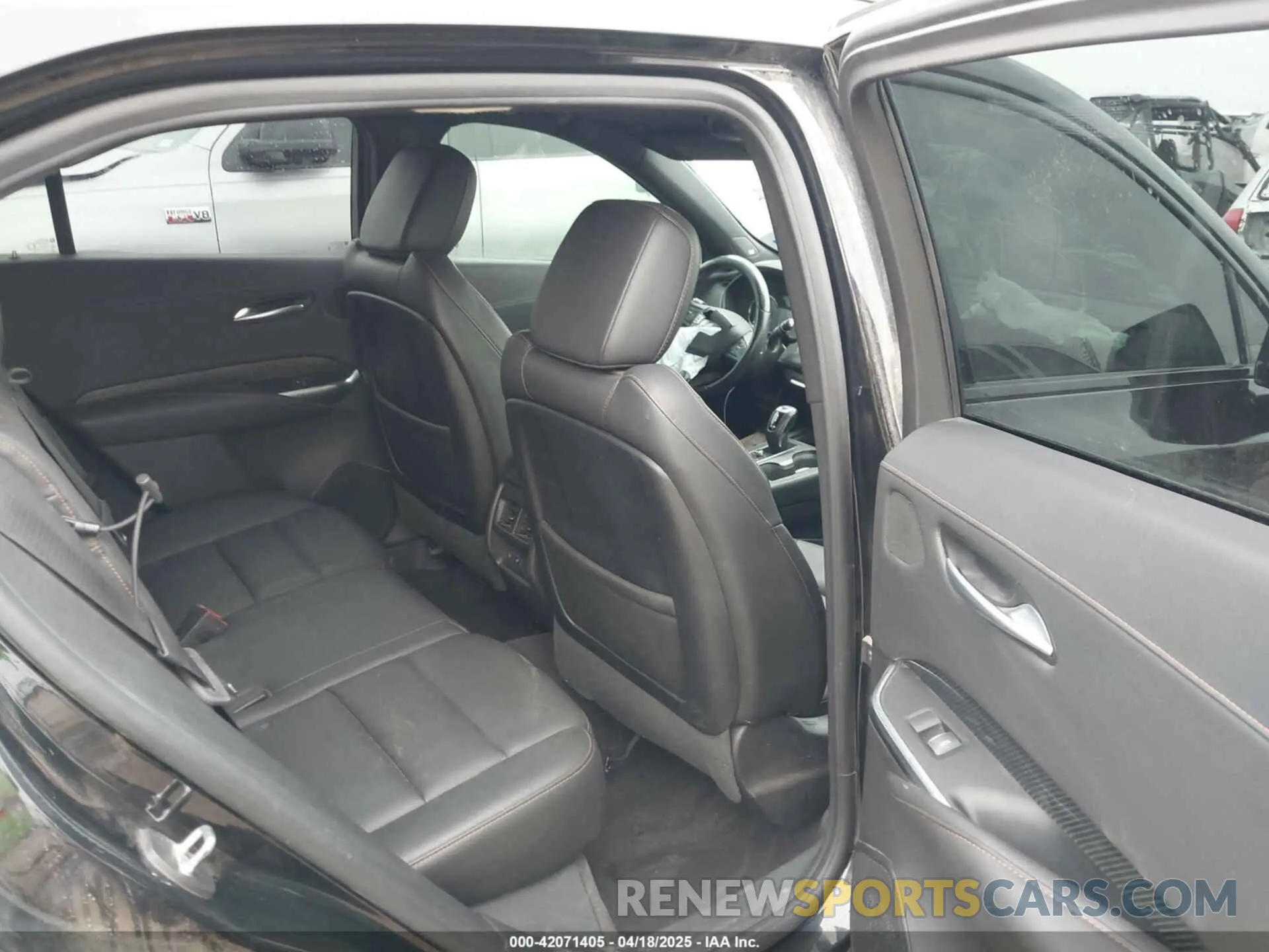 8 fotografías del automóvil dañado 1GYFZER47KF229708 CADILLAC XT4 2019