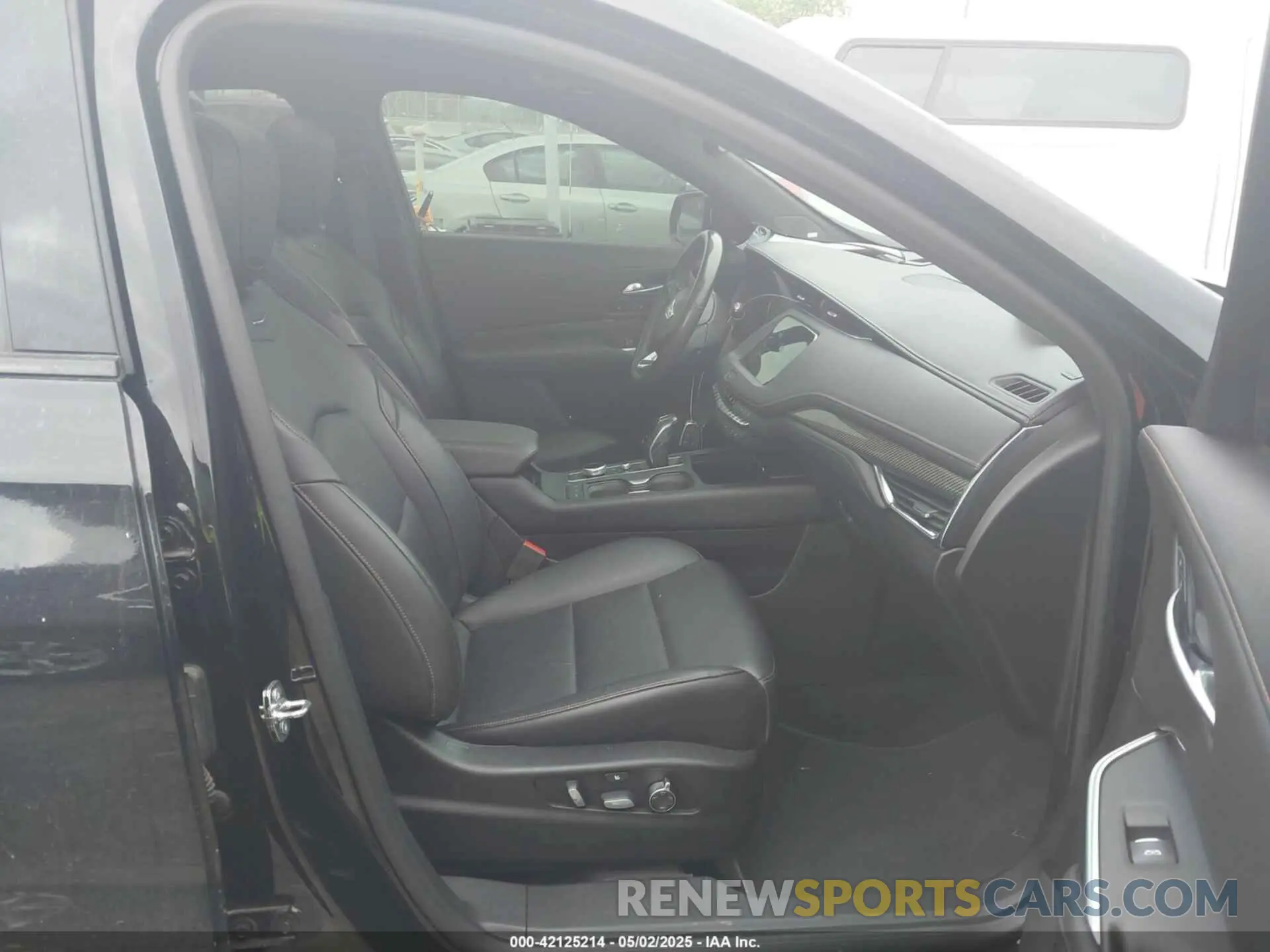 5 fotografías del automóvil dañado 1GYFZER48KF102076 CADILLAC XT4 2019