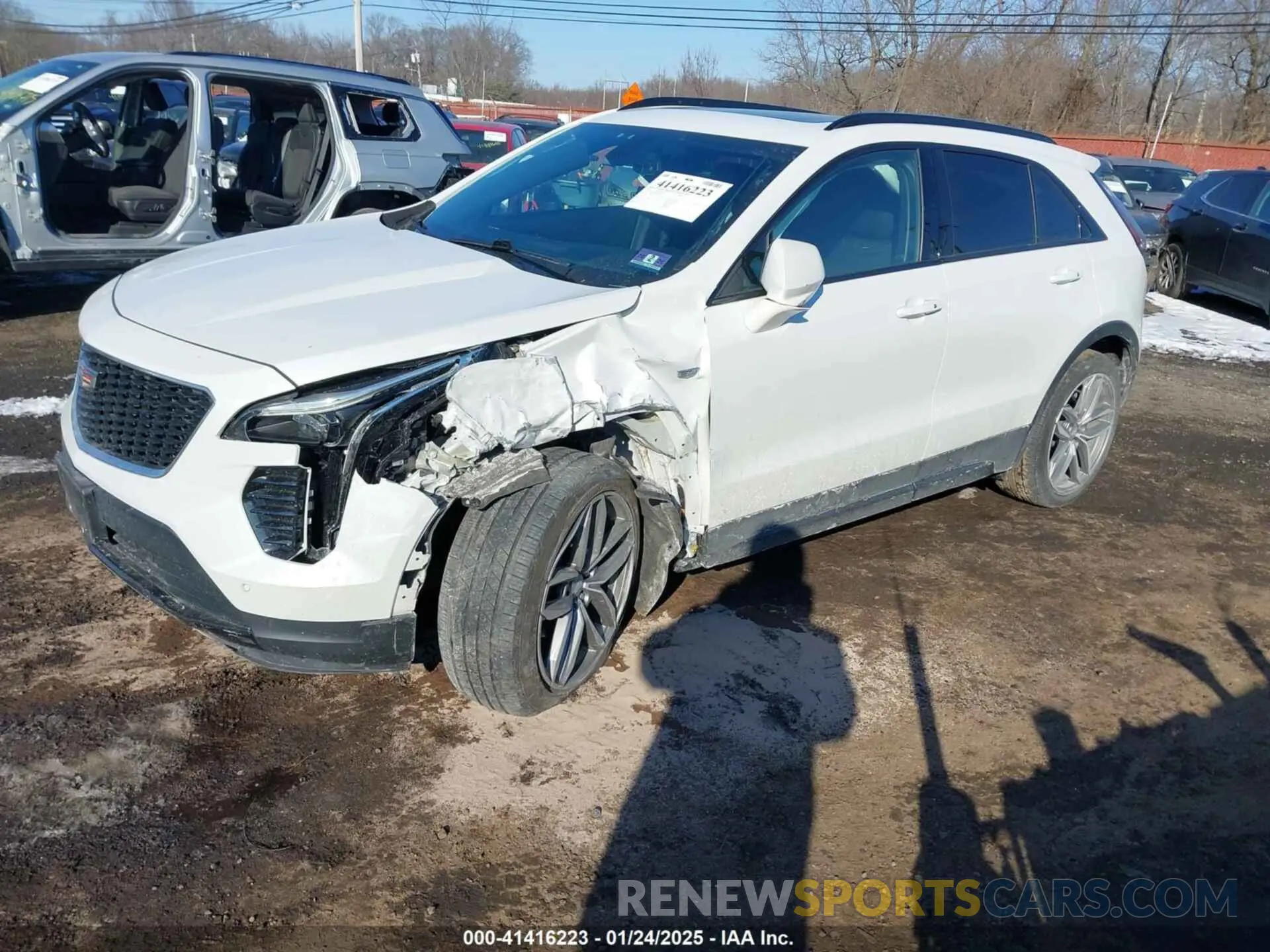 2 fotografías del automóvil dañado 1GYFZER49KF142425 CADILLAC XT4 2019