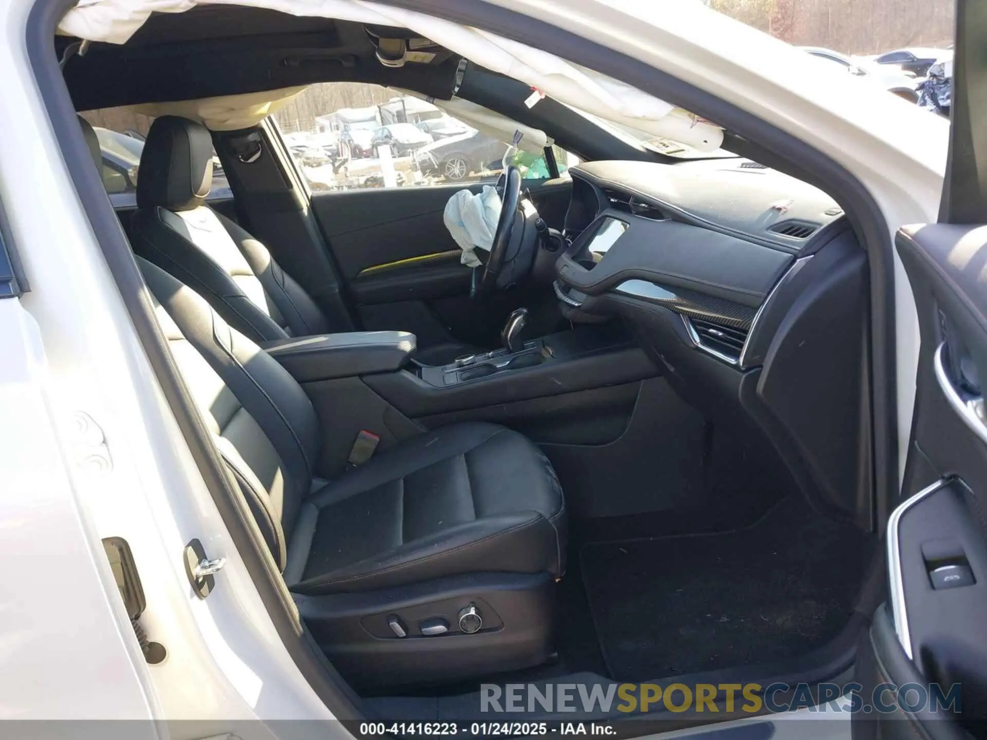 5 fotografías del automóvil dañado 1GYFZER49KF142425 CADILLAC XT4 2019