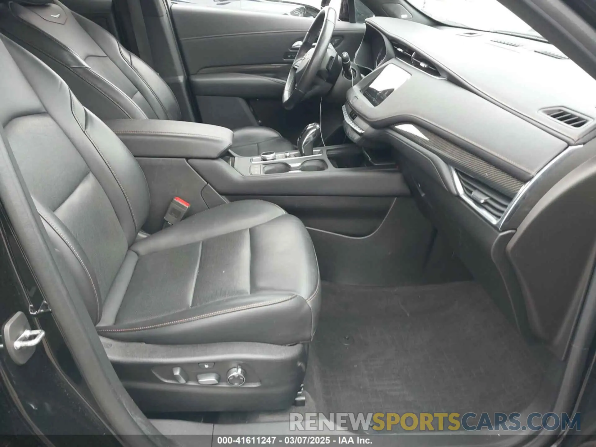 5 fotografías del automóvil dañado 1GYFZER49KF178096 CADILLAC XT4 2019