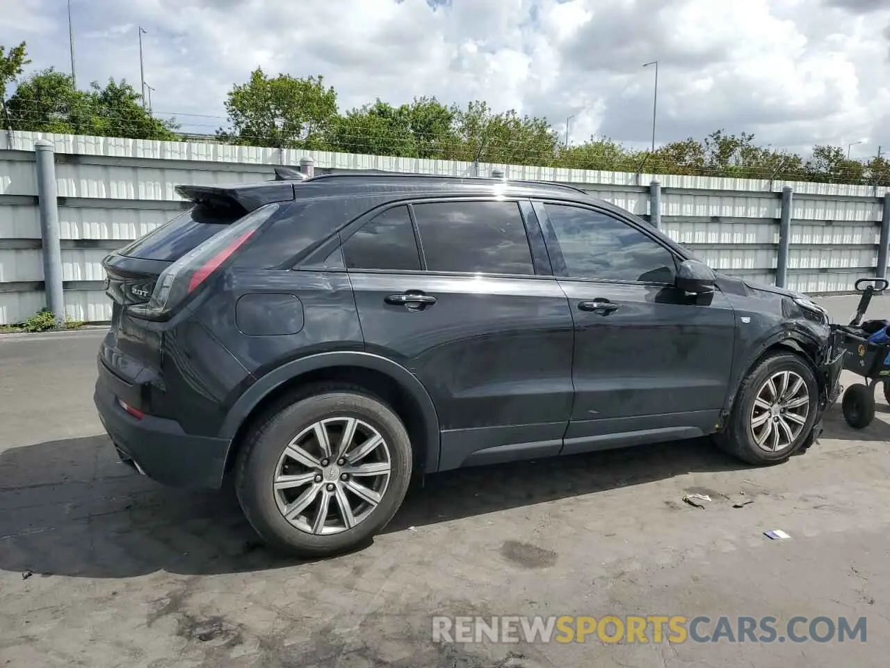 3 fotografías del automóvil dañado 1GYFZER49KF214000 CADILLAC XT4 2019