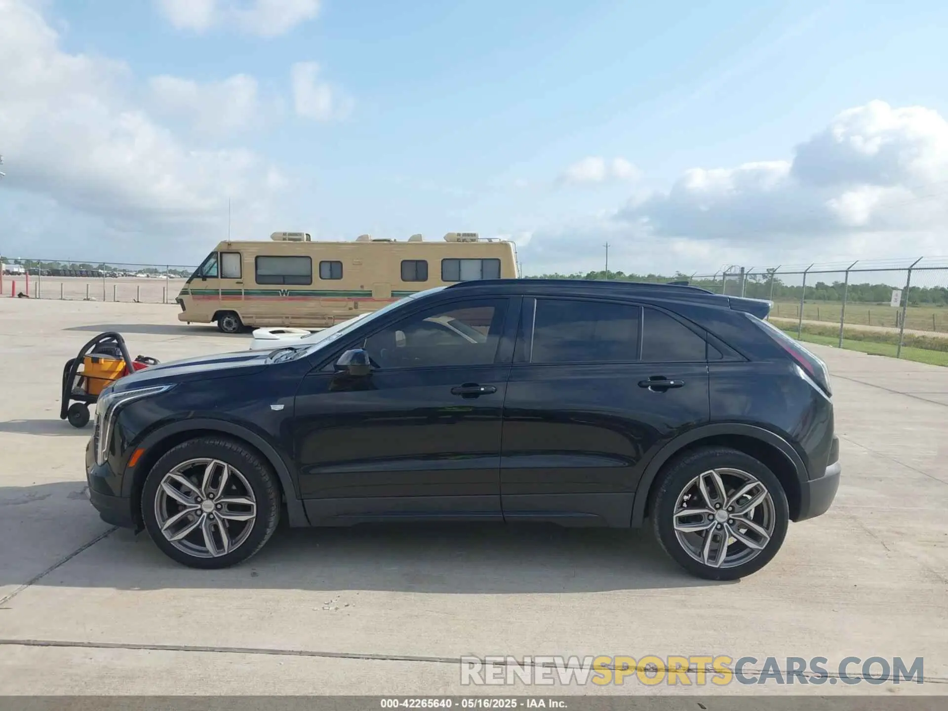 14 fotografías del automóvil dañado 1GYFZFR45KF185150 CADILLAC XT4 2019