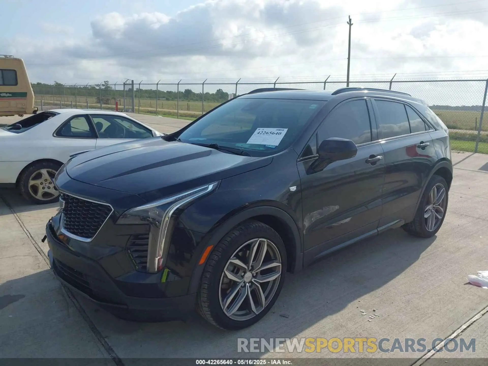 2 fotografías del automóvil dañado 1GYFZFR45KF185150 CADILLAC XT4 2019