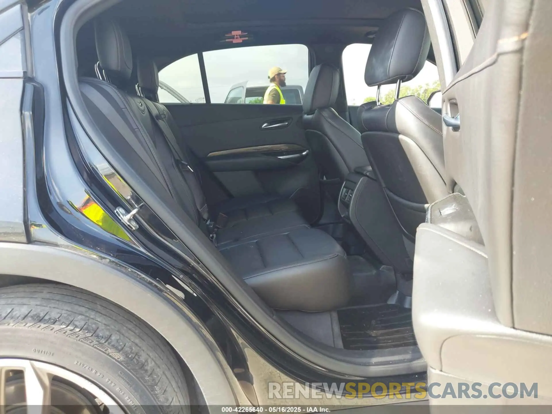 8 fotografías del automóvil dañado 1GYFZFR45KF185150 CADILLAC XT4 2019