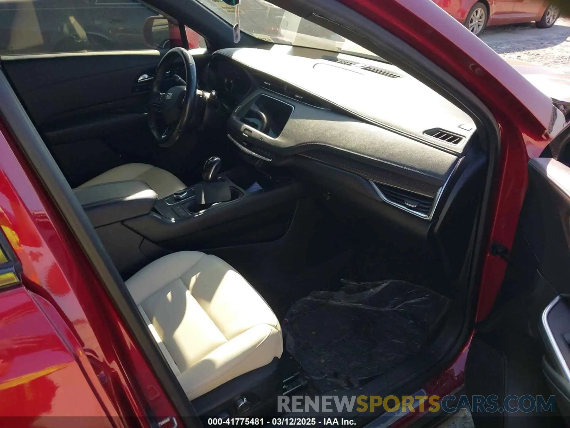 5 fotografías del automóvil dañado 1GYFZFR46KF229396 CADILLAC XT4 2019