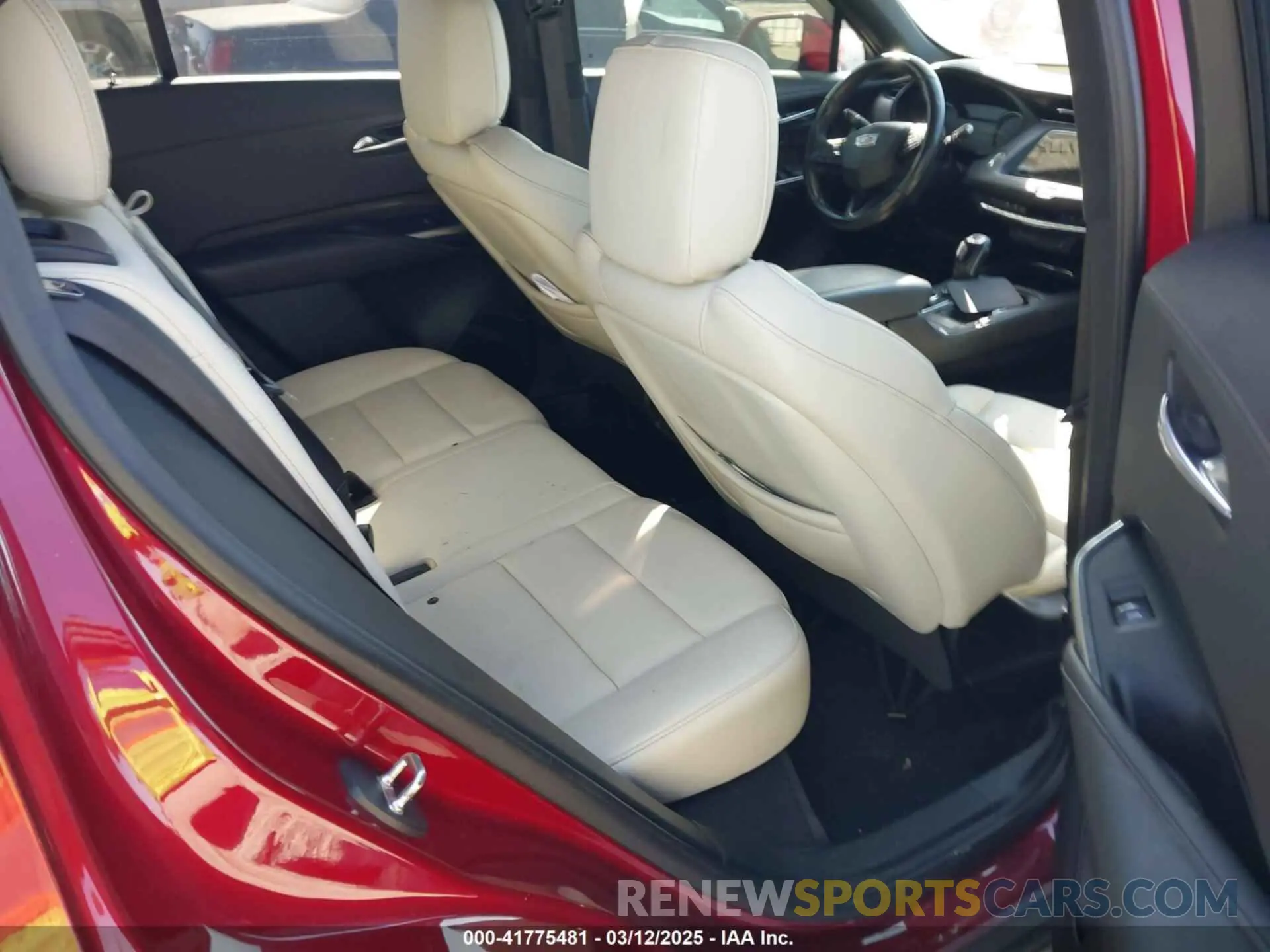 8 fotografías del automóvil dañado 1GYFZFR46KF229396 CADILLAC XT4 2019