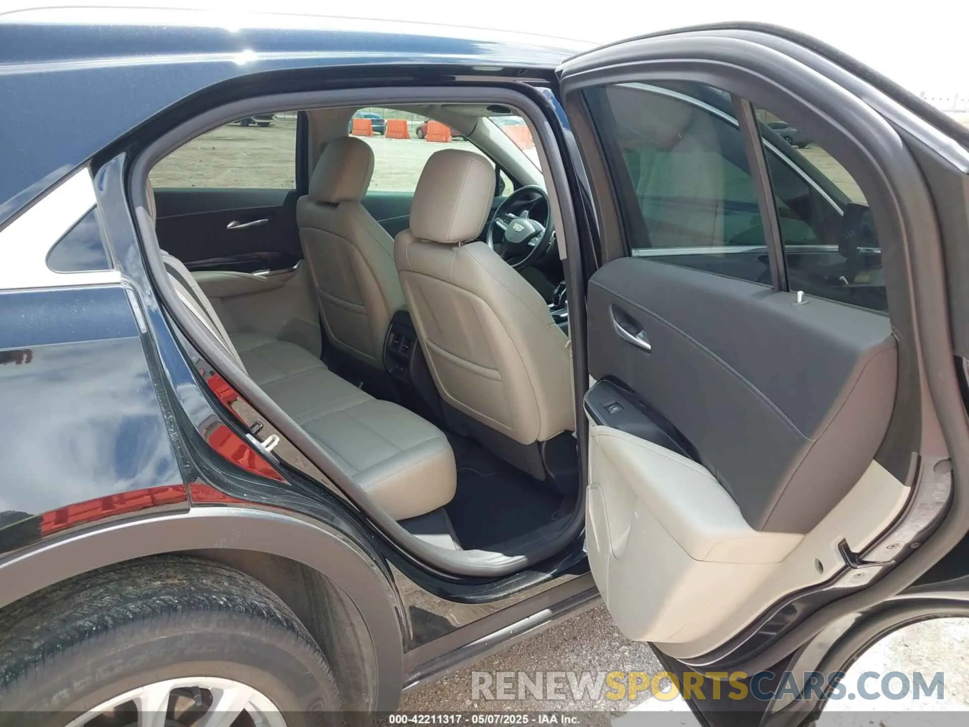 8 fotografías del automóvil dañado 1GYAZAR4XLF146598 CADILLAC XT4 2020