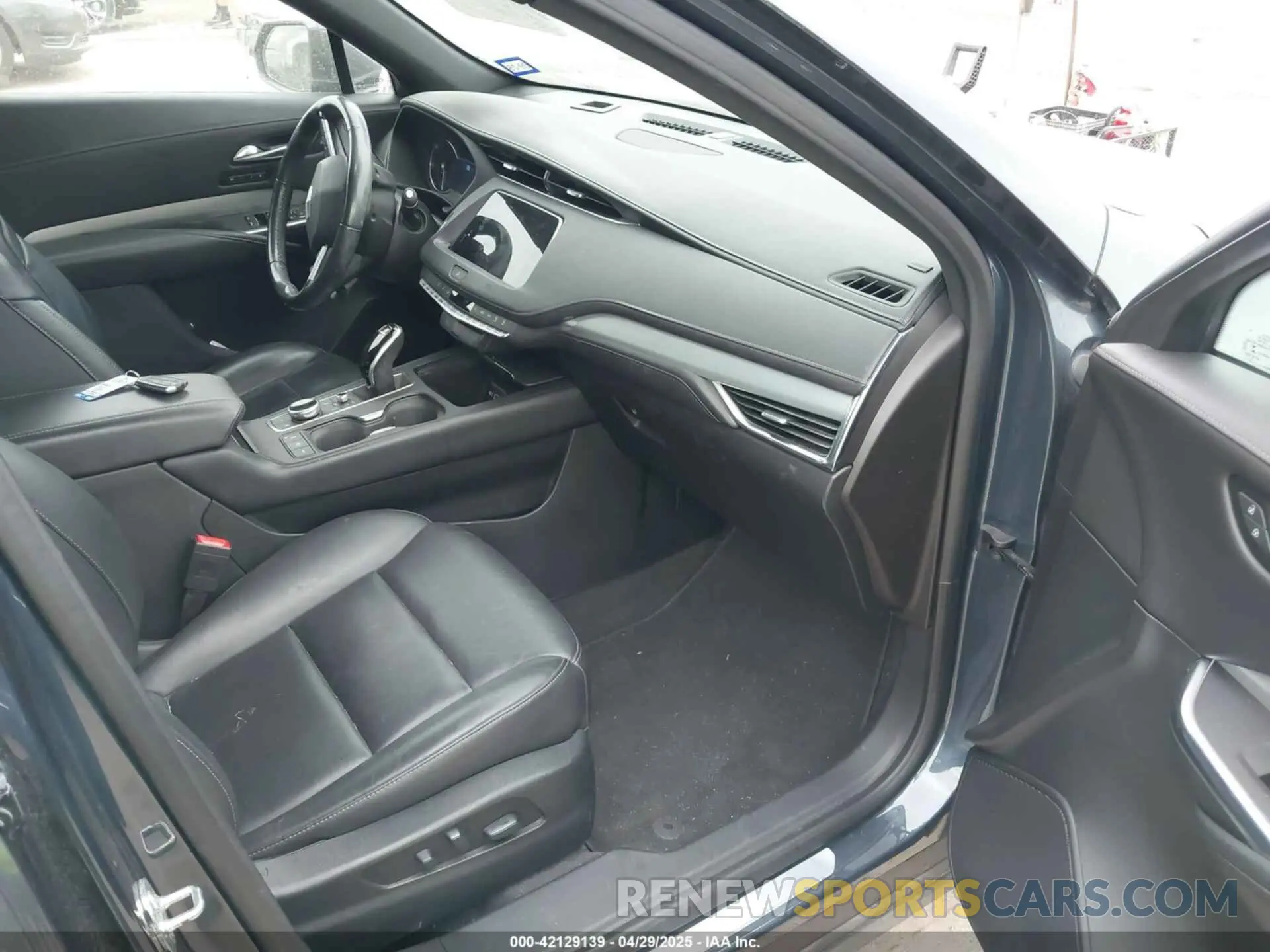 5 fotografías del automóvil dañado 1GYFZCR48LF068615 CADILLAC XT4 2020