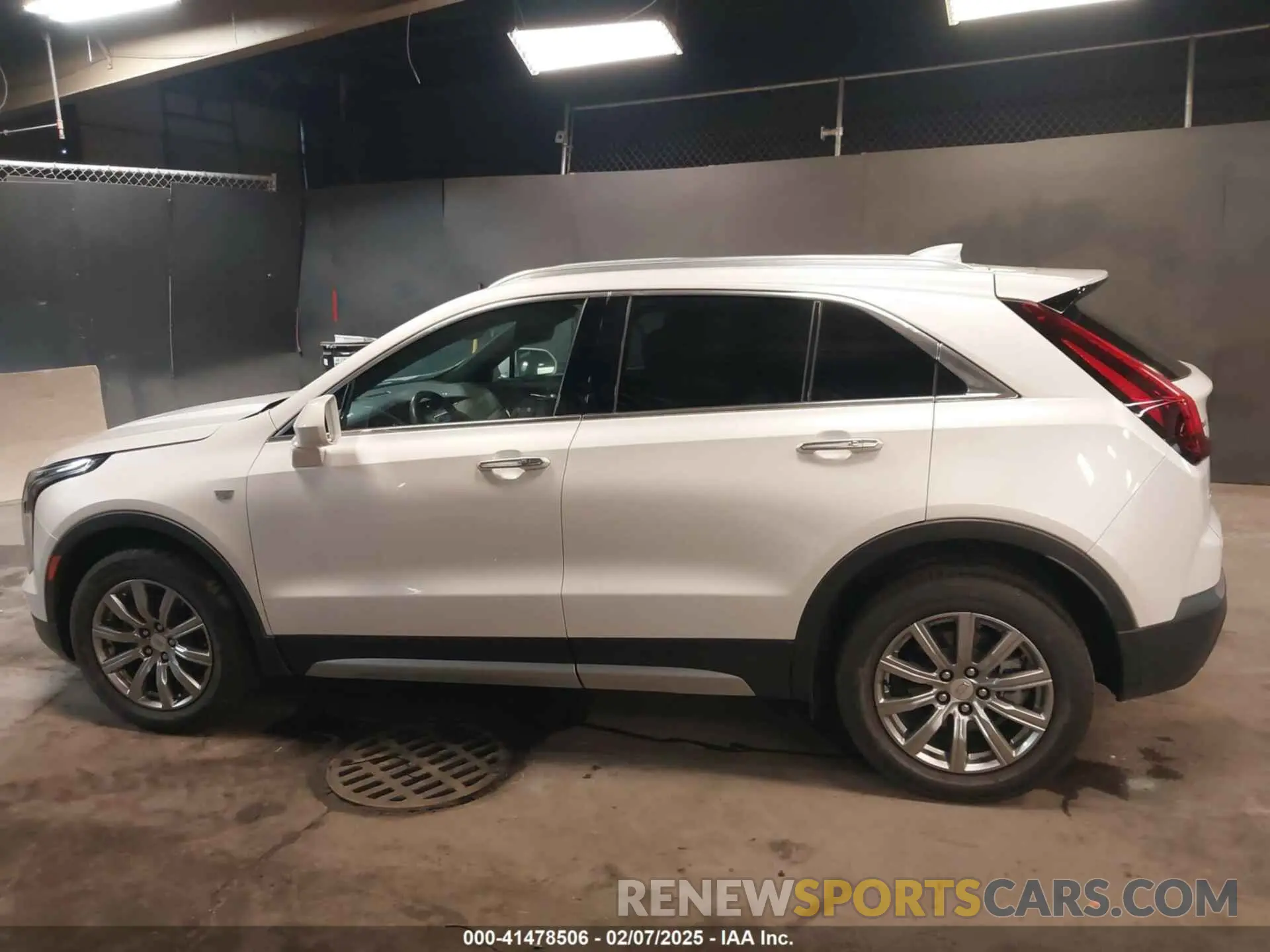 14 fotografías del automóvil dañado 1GYFZDR40LF146715 CADILLAC XT4 2020