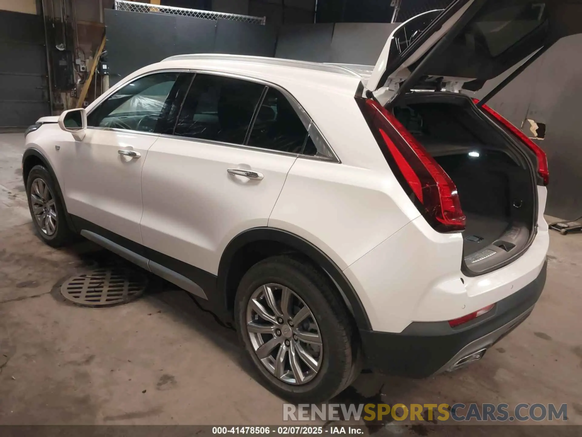3 fotografías del automóvil dañado 1GYFZDR40LF146715 CADILLAC XT4 2020