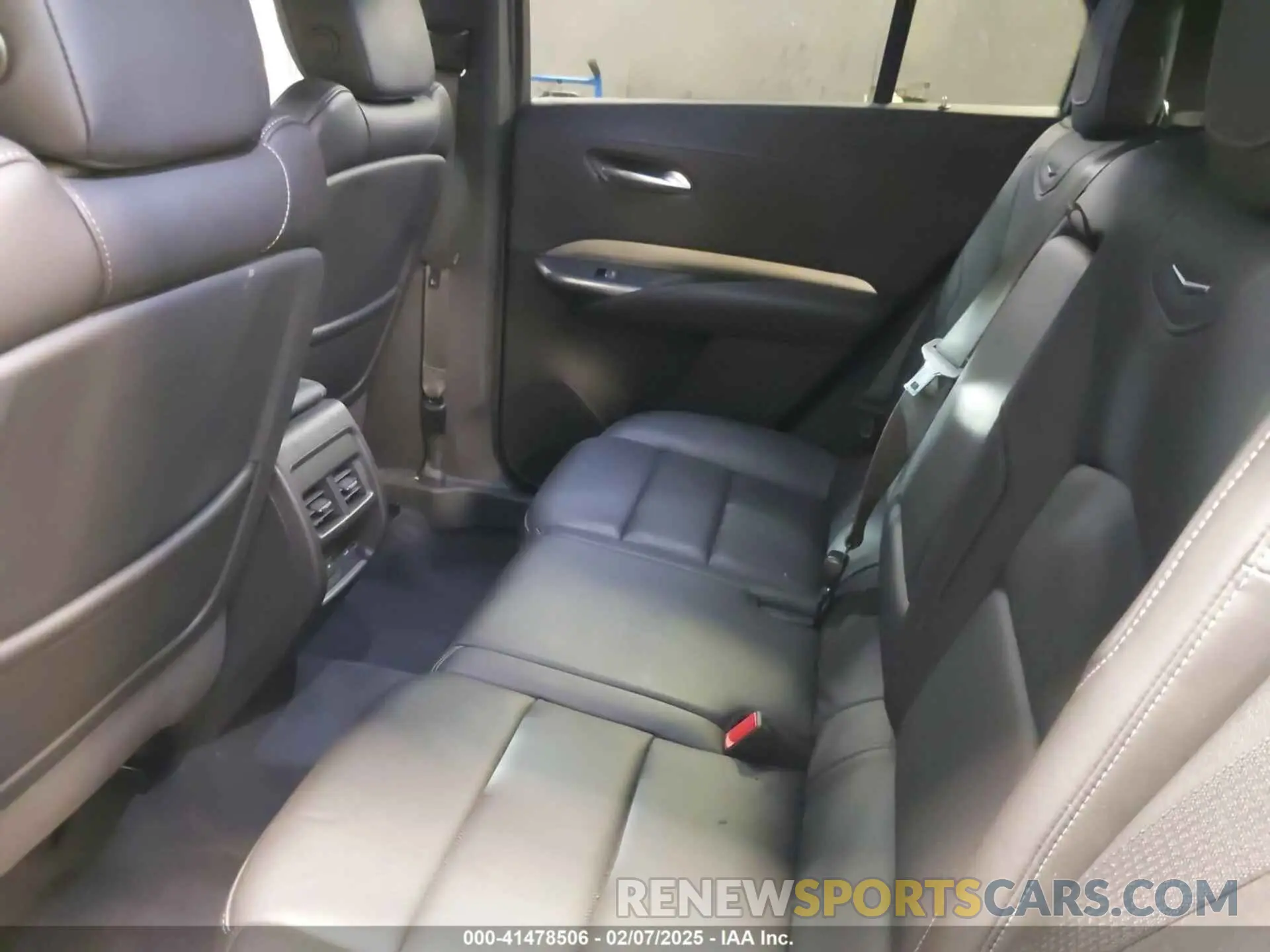 8 fotografías del automóvil dañado 1GYFZDR40LF146715 CADILLAC XT4 2020