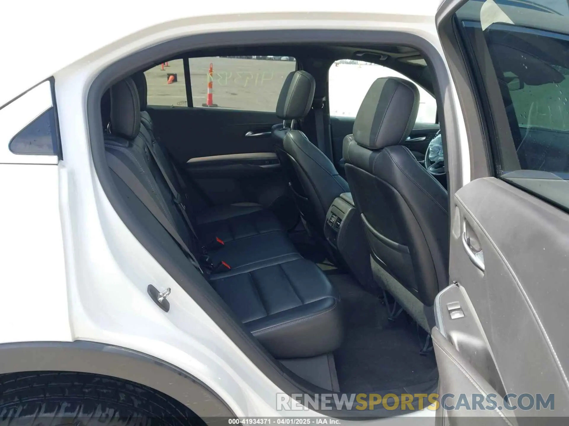 8 fotografías del automóvil dañado 1GYFZDR44LF036461 CADILLAC XT4 2020