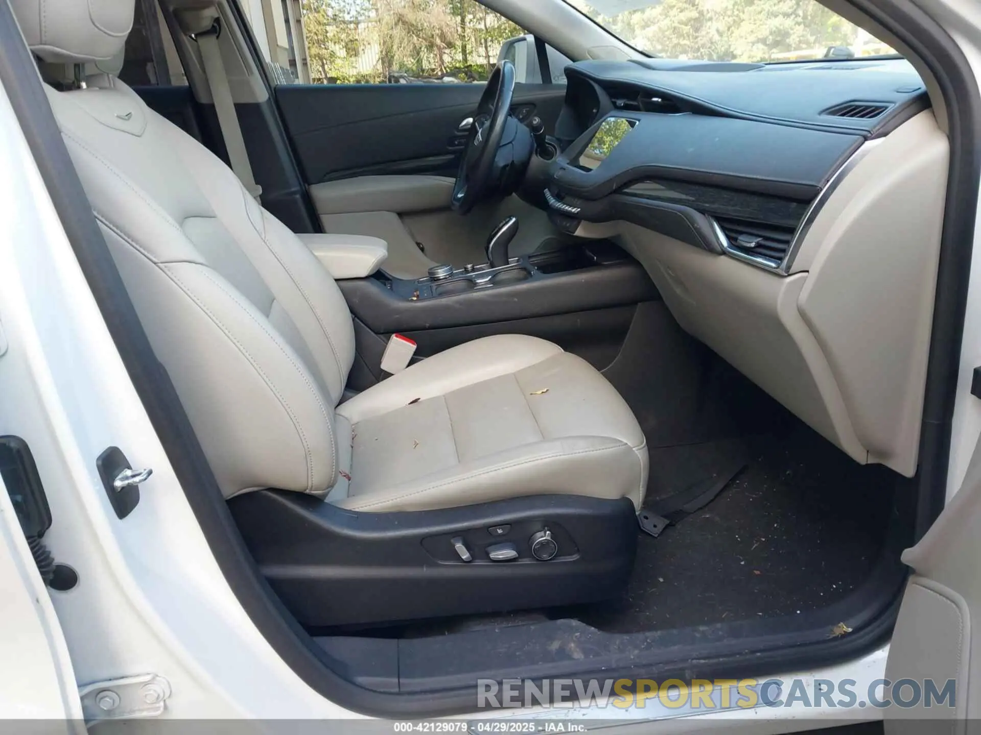 5 fotografías del automóvil dañado 1GYFZDR45LF064043 CADILLAC XT4 2020