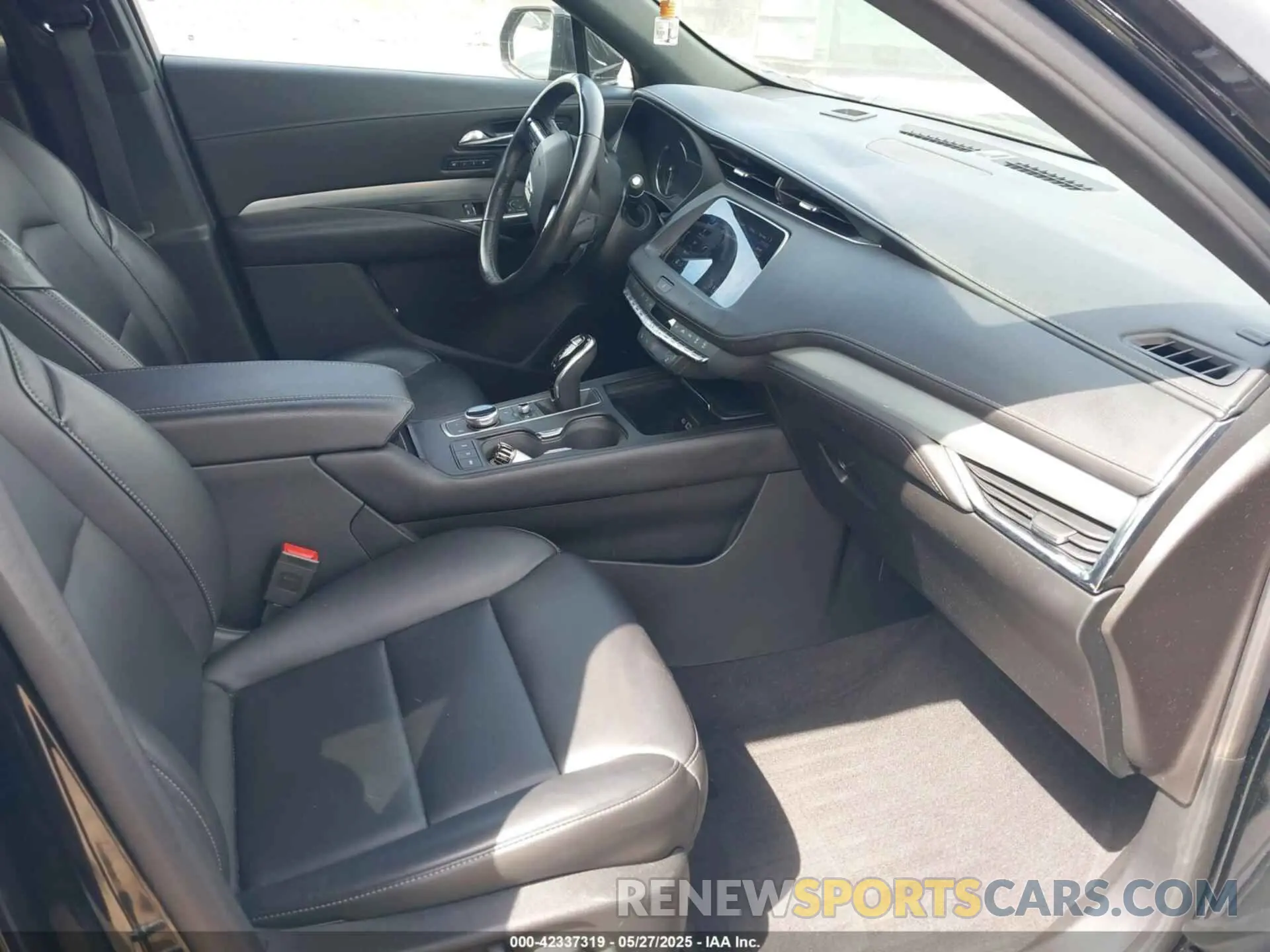 5 fotografías del automóvil dañado 1GYFZDR4XLF081159 CADILLAC XT4 2020