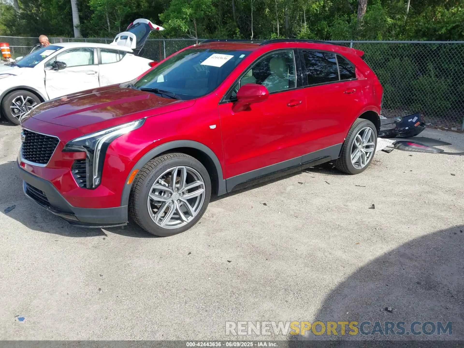 2 fotografías del automóvil dañado 1GYFZER44LF116168 CADILLAC XT4 2020