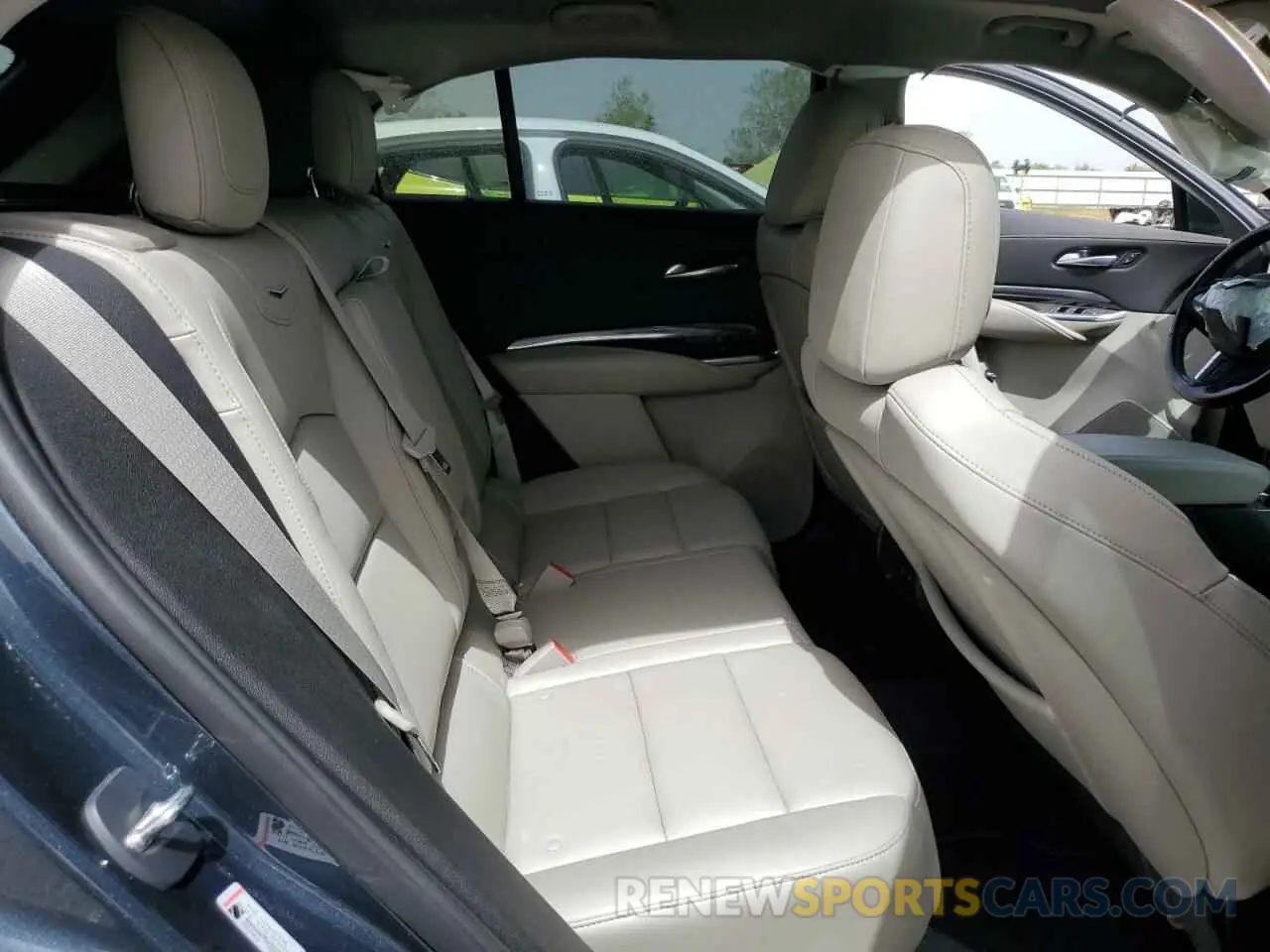 11 fotografías del automóvil dañado 1GYAZAR45MF000983 CADILLAC XT4 2021