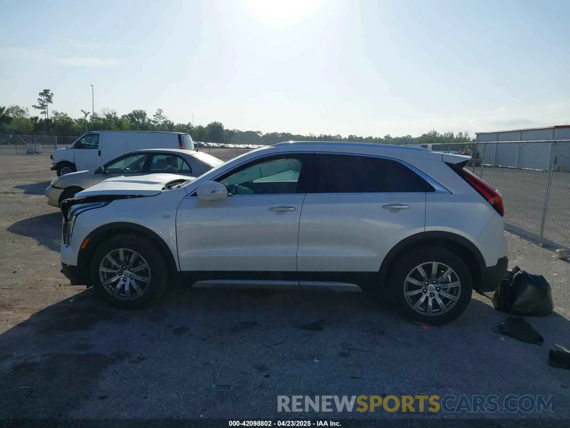14 fotografías del automóvil dañado 1GYFZCR4XMF080010 CADILLAC XT4 2021
