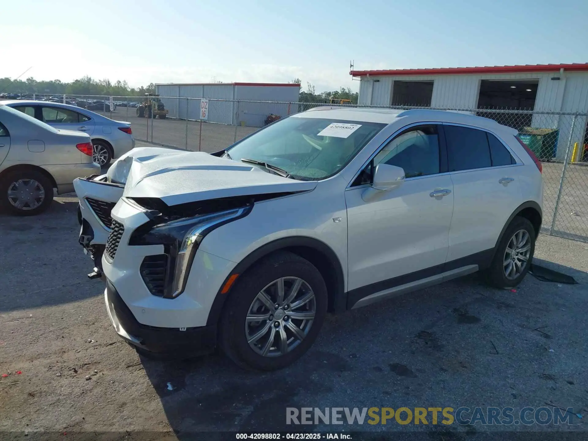 2 fotografías del automóvil dañado 1GYFZCR4XMF080010 CADILLAC XT4 2021