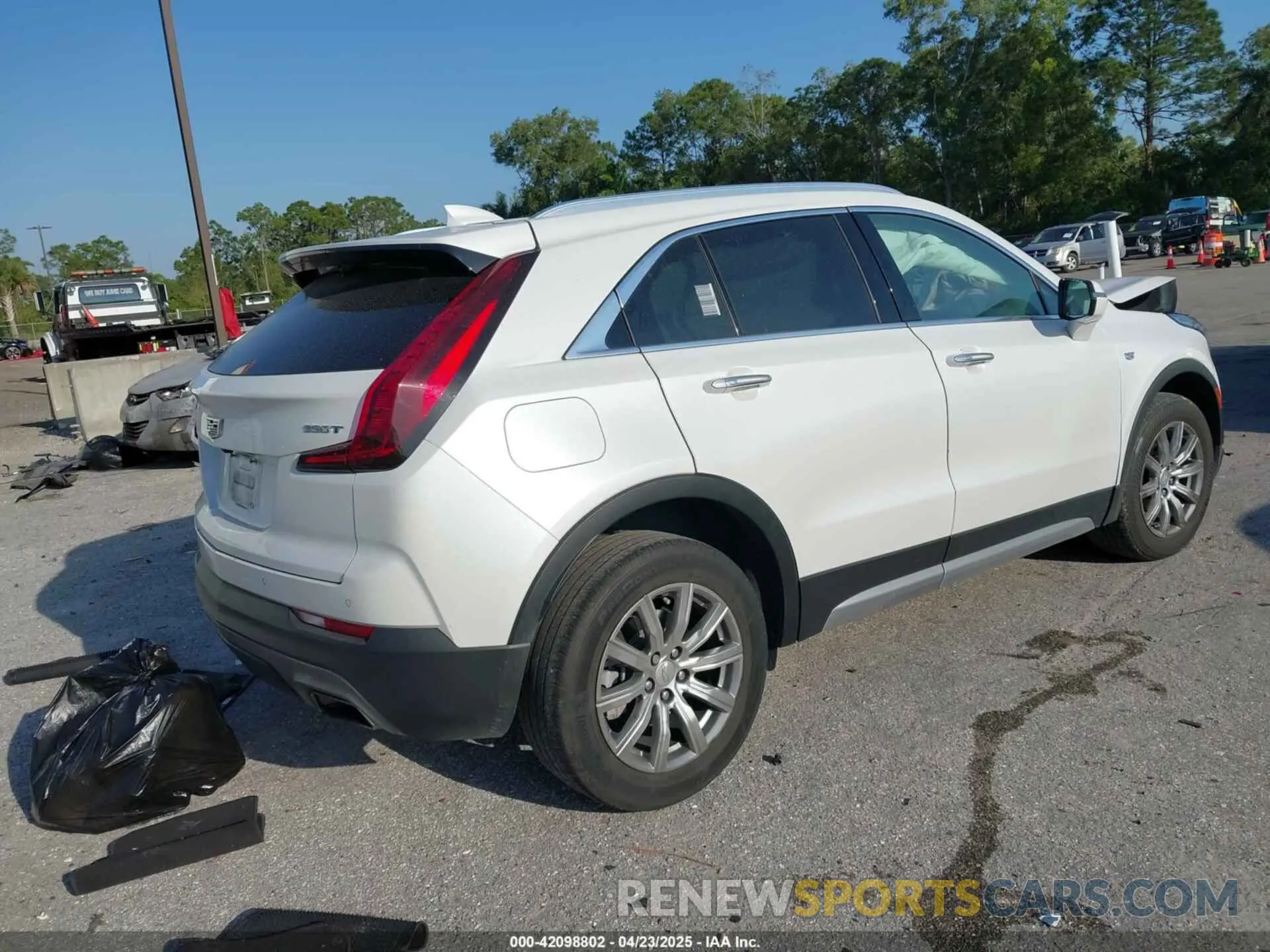 4 fotografías del automóvil dañado 1GYFZCR4XMF080010 CADILLAC XT4 2021