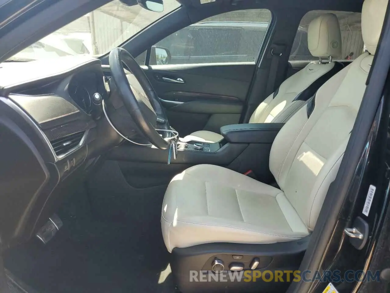 7 fotografías del automóvil dañado 1GYFZER44MF015908 CADILLAC XT4 2021