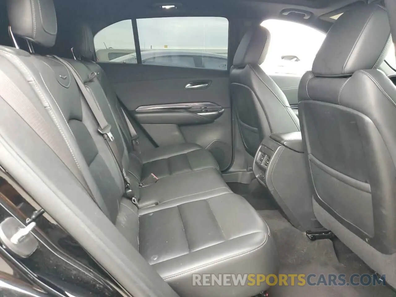 11 fotografías del automóvil dañado 1GYAZAR42NF120533 CADILLAC XT4 2022