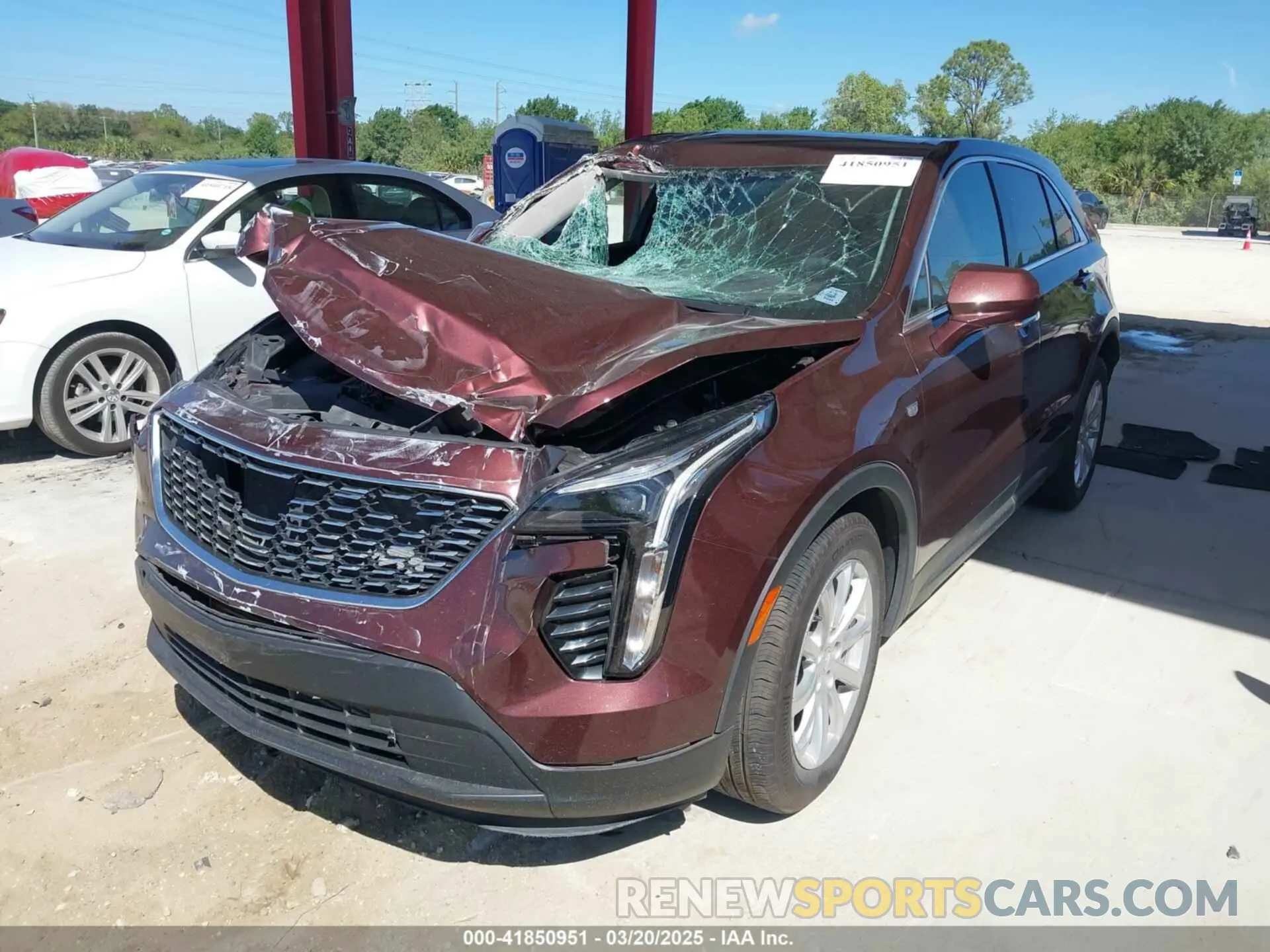 2 fotografías del automóvil dañado 1GYAZAR42NF162880 CADILLAC XT4 2022