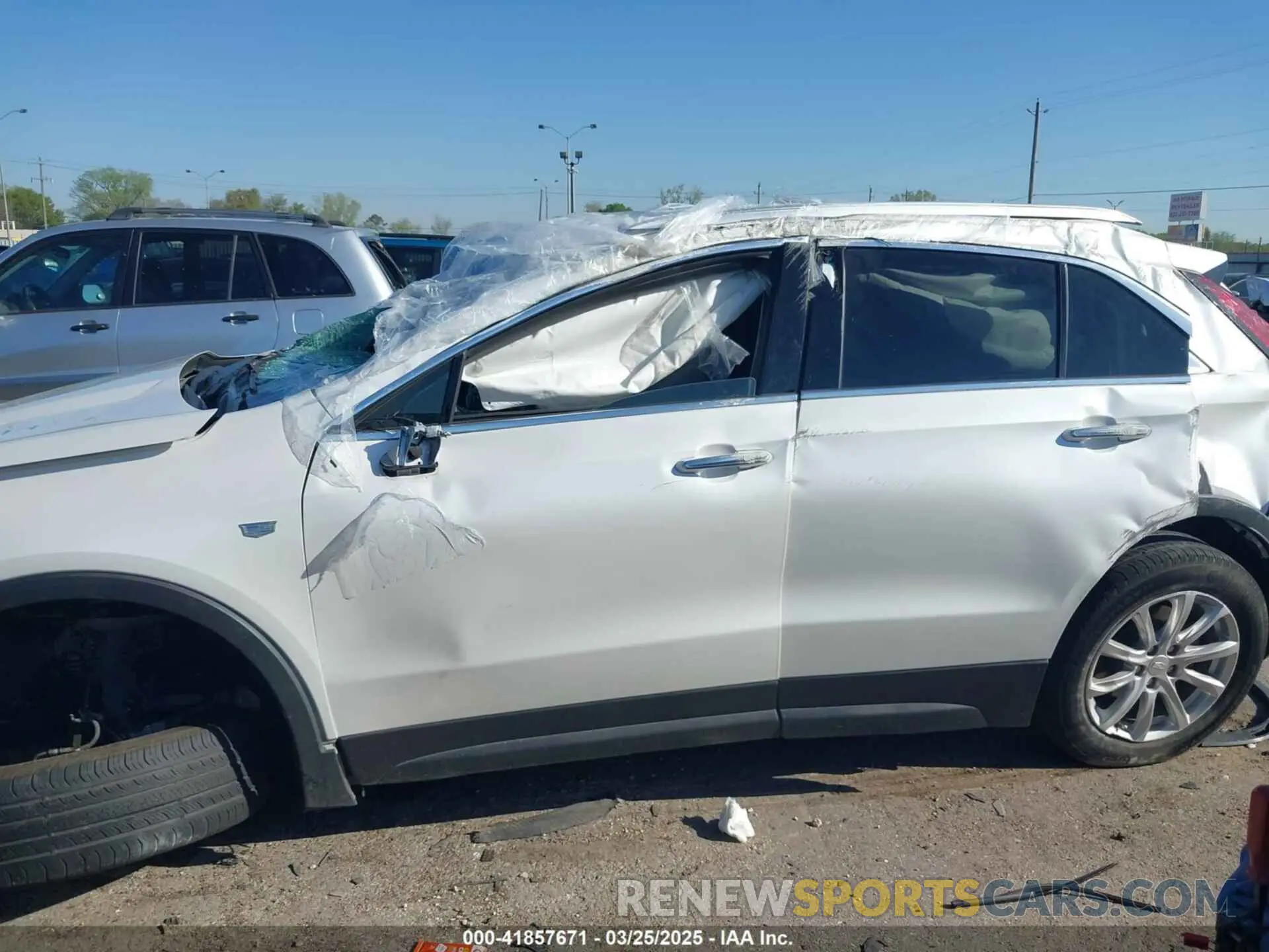13 fotografías del automóvil dañado 1GYAZAR48NF170949 CADILLAC XT4 2022