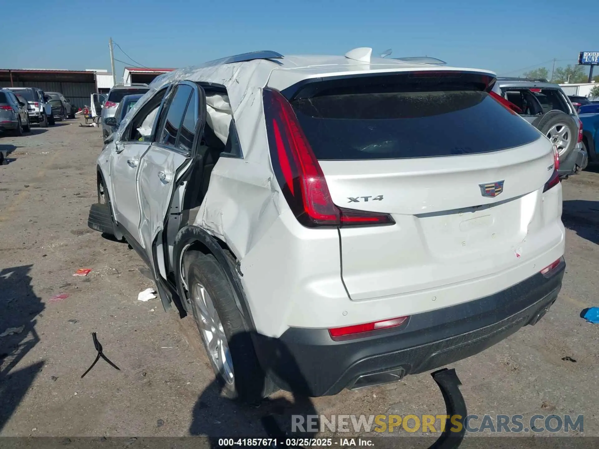 3 fotografías del automóvil dañado 1GYAZAR48NF170949 CADILLAC XT4 2022