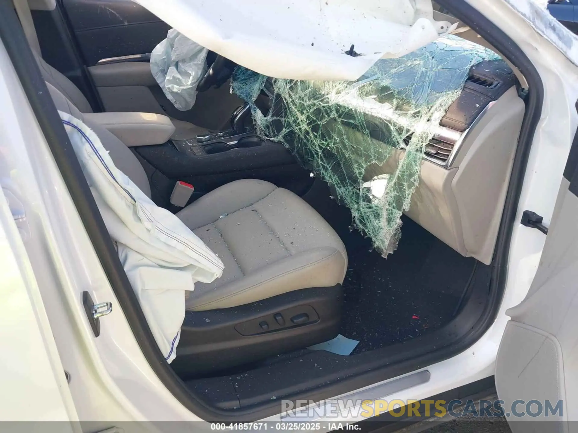 5 fotografías del automóvil dañado 1GYAZAR48NF170949 CADILLAC XT4 2022