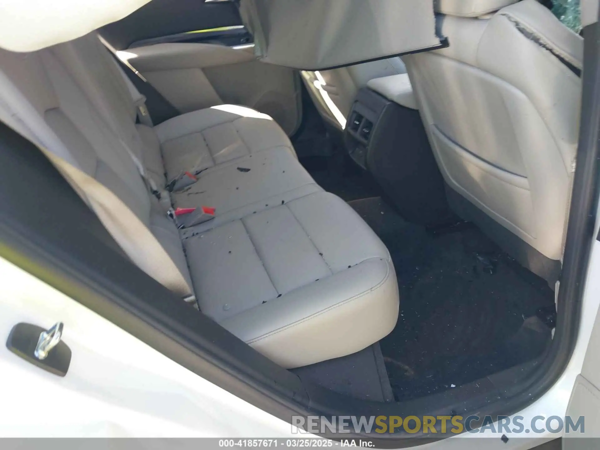 8 fotografías del automóvil dañado 1GYAZAR48NF170949 CADILLAC XT4 2022