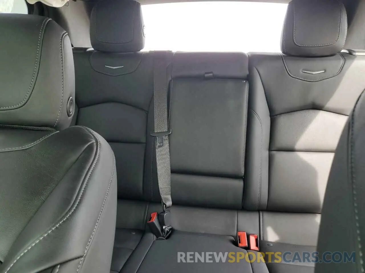 10 fotografías del automóvil dañado 1GYFZBR47NF114805 CADILLAC XT4 2022